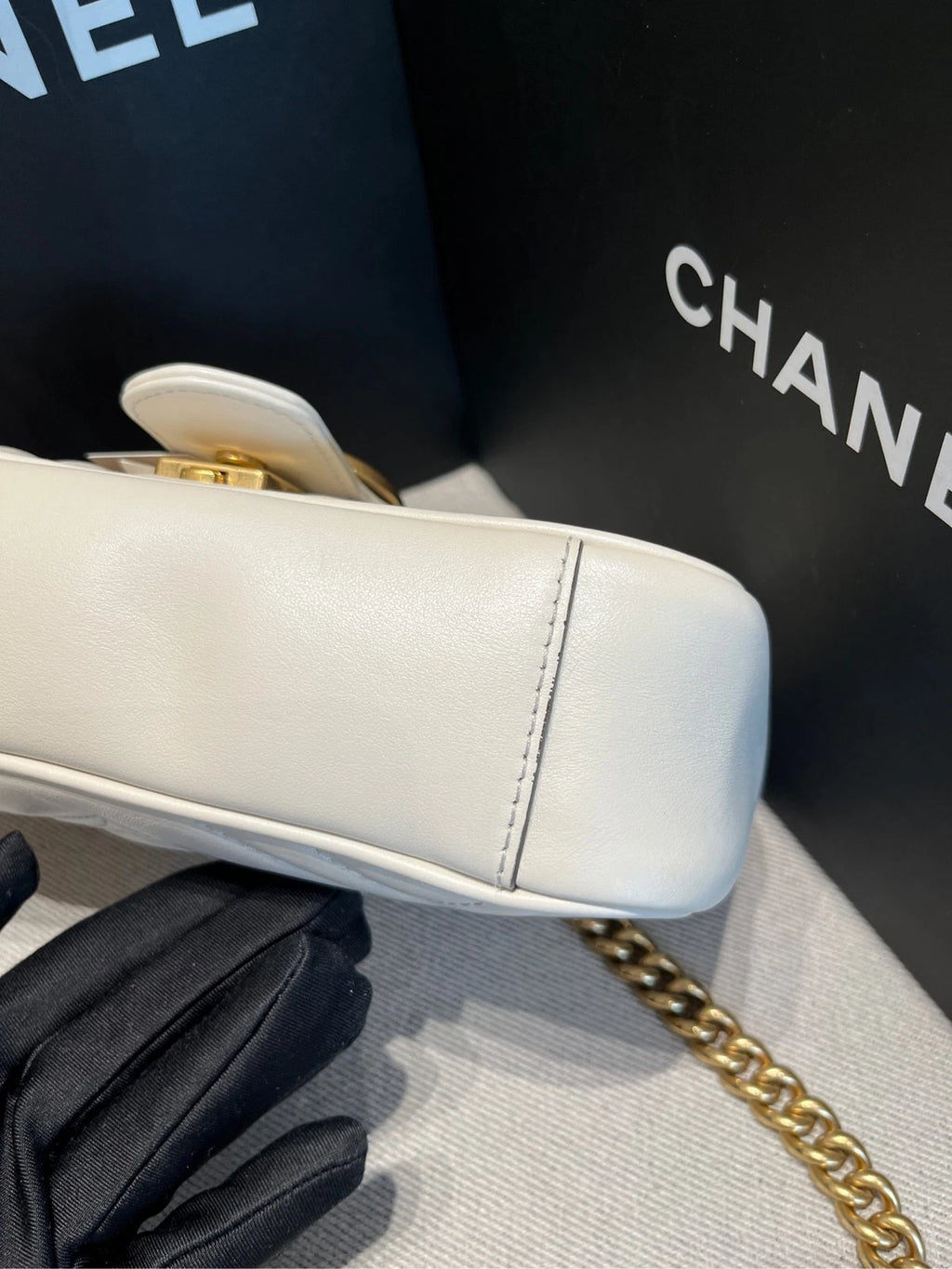 GUCCI GG Marmont 22 White Gold Leather Shoulder Crossbody Bag For Women