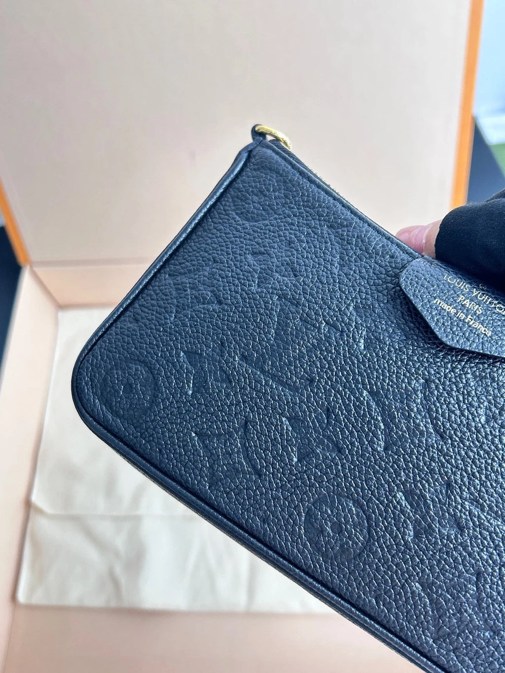 Louis Vuitton Black Calfskin Easy Pouch Shoulder Bag For Women