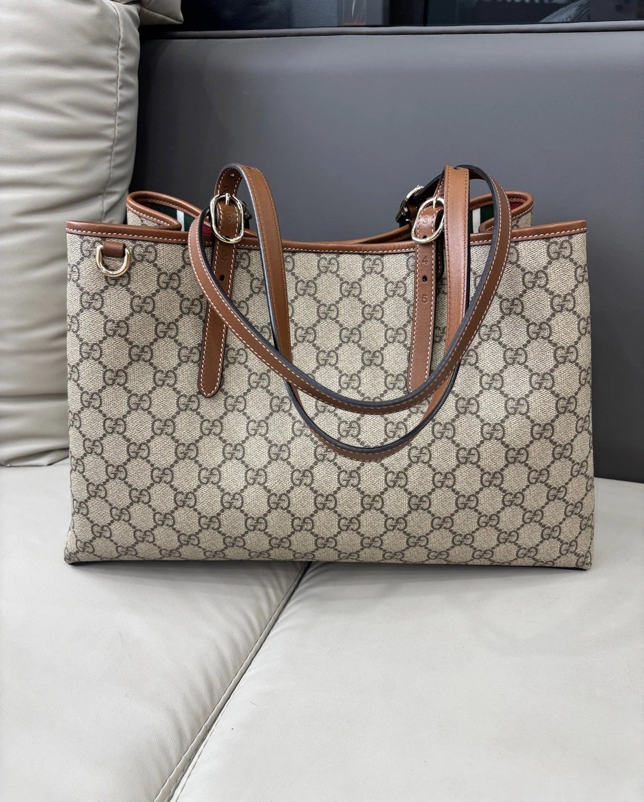 Excellent Condition Gucci Emblem GM Monogram Canvas Tote Beige Shoulder Bag
