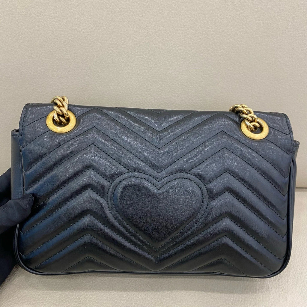 GUCCI Marmont 26 Medium Calfskin Black Gold Shoulder Bag Women