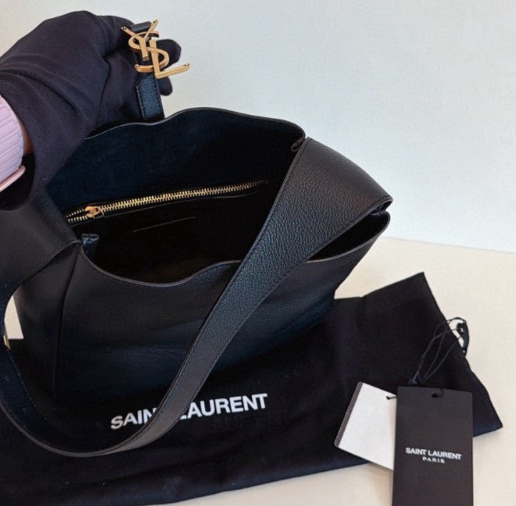 Bolsa de ombro feminina YSL Saint Laurent Le5a7 Hobo Bucket PM toda de couro ouro preto-