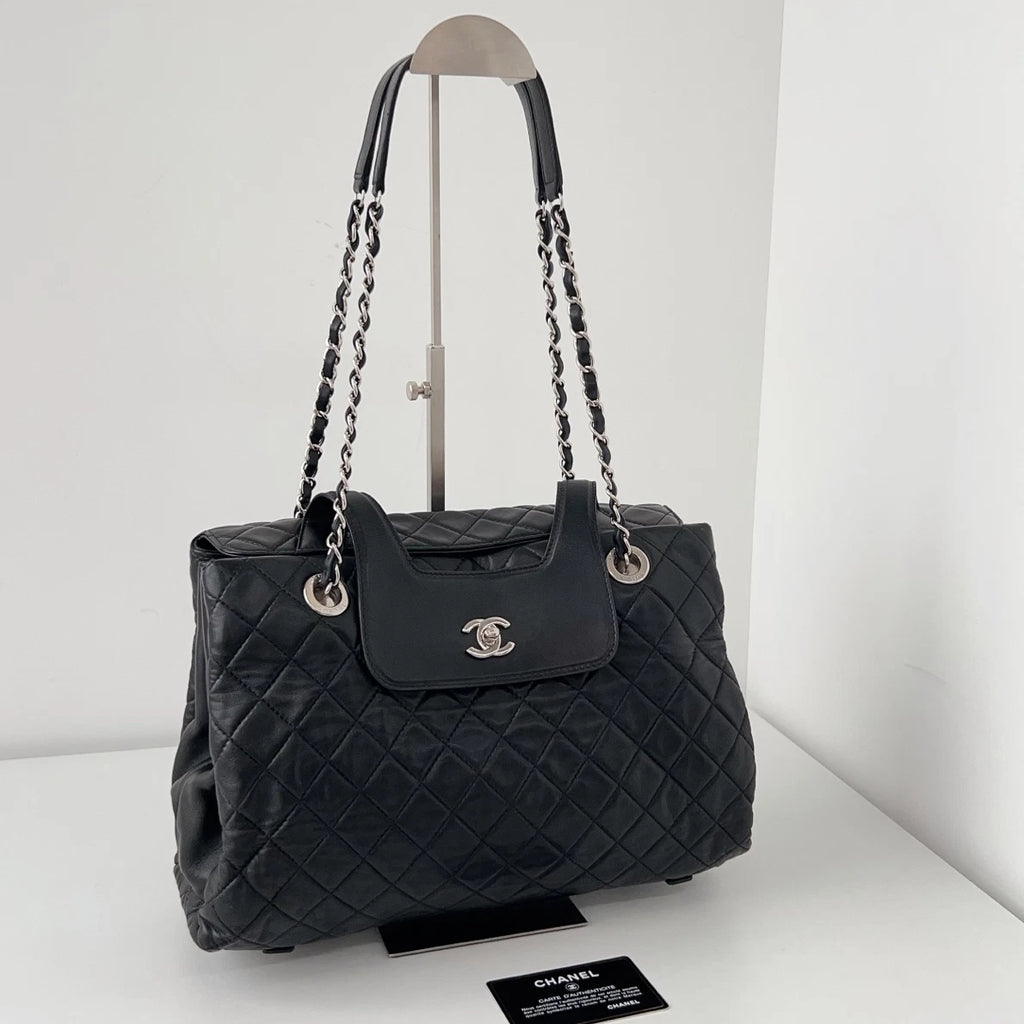 Authentic Chanel Diamond Tote Silver Hardware Chain Shoulder Bag Black Turnlock