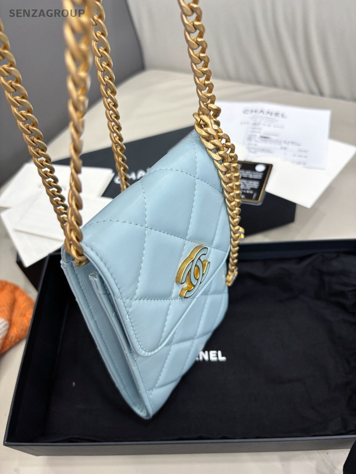 CHANEL CC Enamel clasp Phone case Chain Shoulder bag Almost Brand NEW