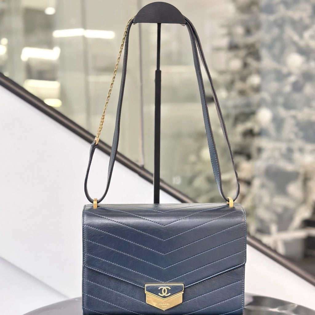 Authentic Chanel Envelope Chevron Calfskin Chain Crossbody Bag Navy Blue GHD