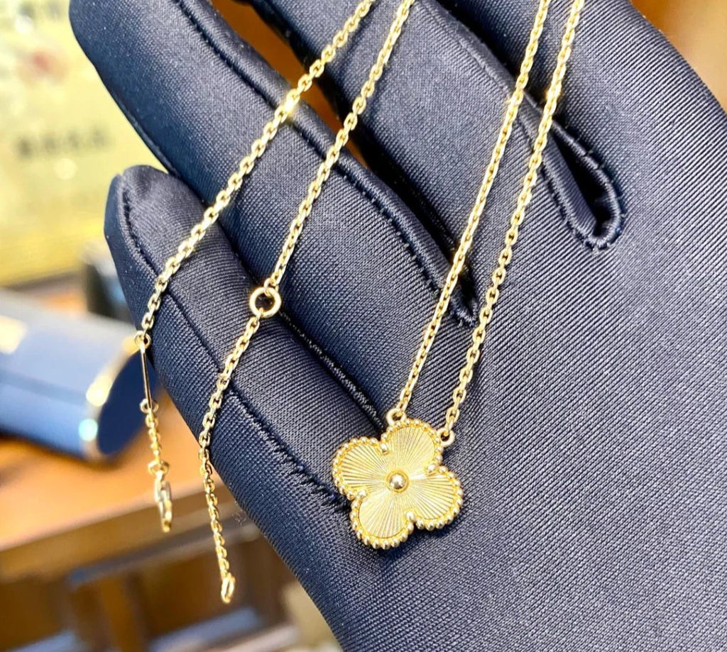New Van Cleef &amp; Arpels Vintage Alhambra Necklace 18k Yellow Gold Guilloche
