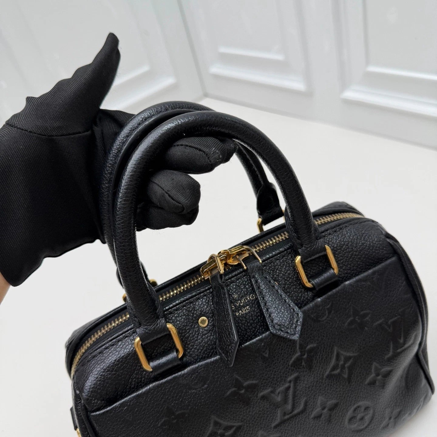 Louis Vuitton Speedy 20 Black Crossbody Top Handle Excellent