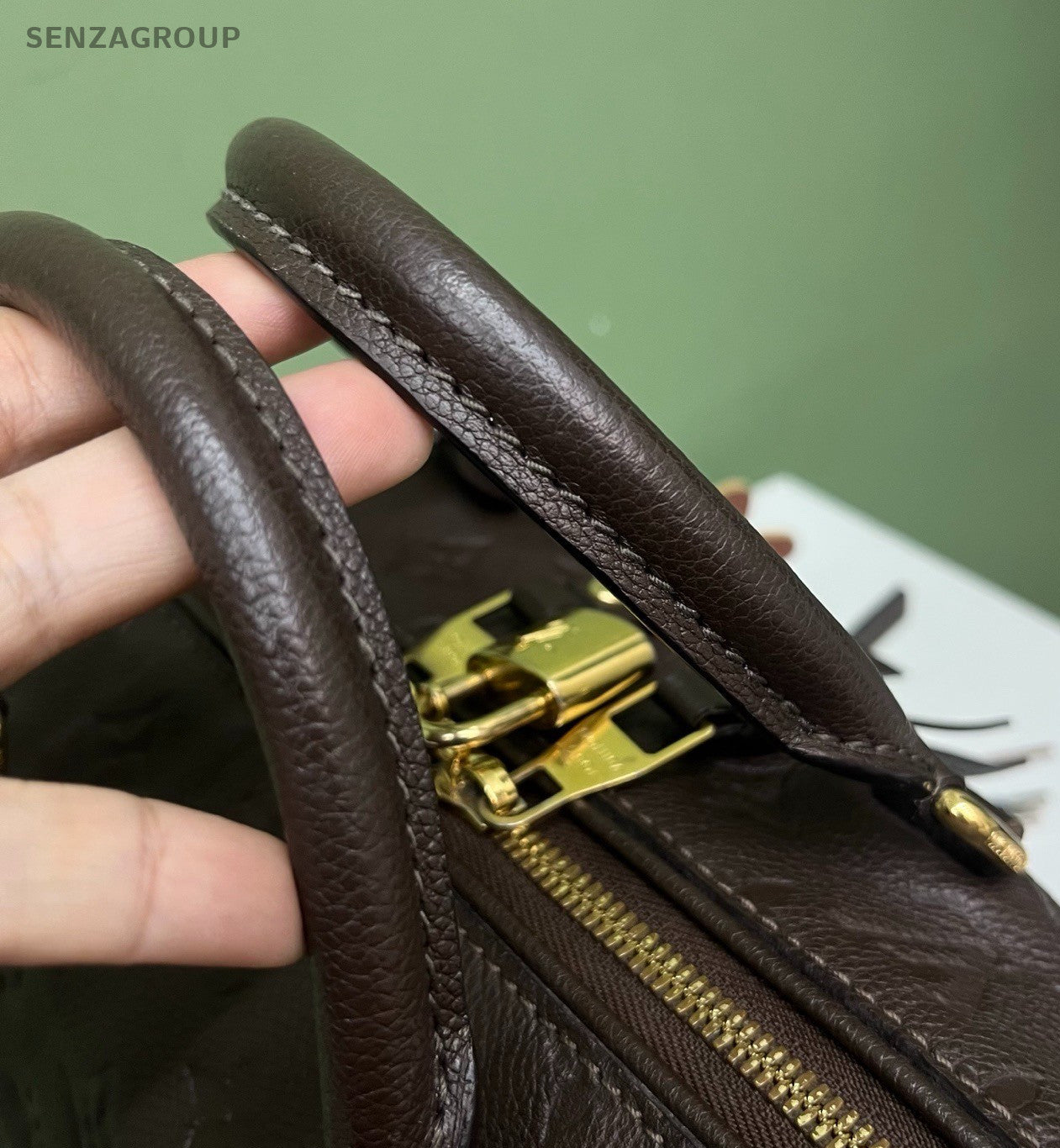 Louis Vuitton Speedy25 Monogram Top Handle Bag Crossbody Black Gold Used Women