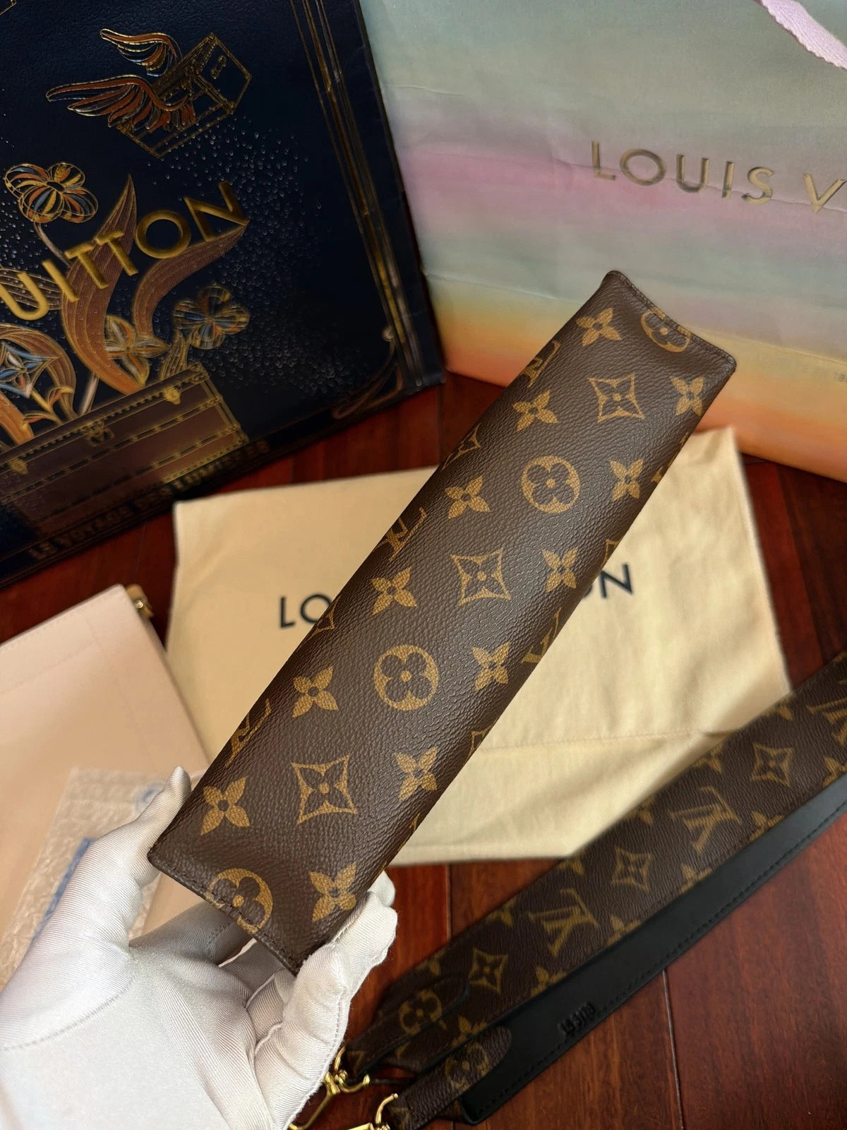 Authentic Louis Vuitton Monogram Canvas Shoulder Crossbody Bag Brown GHD