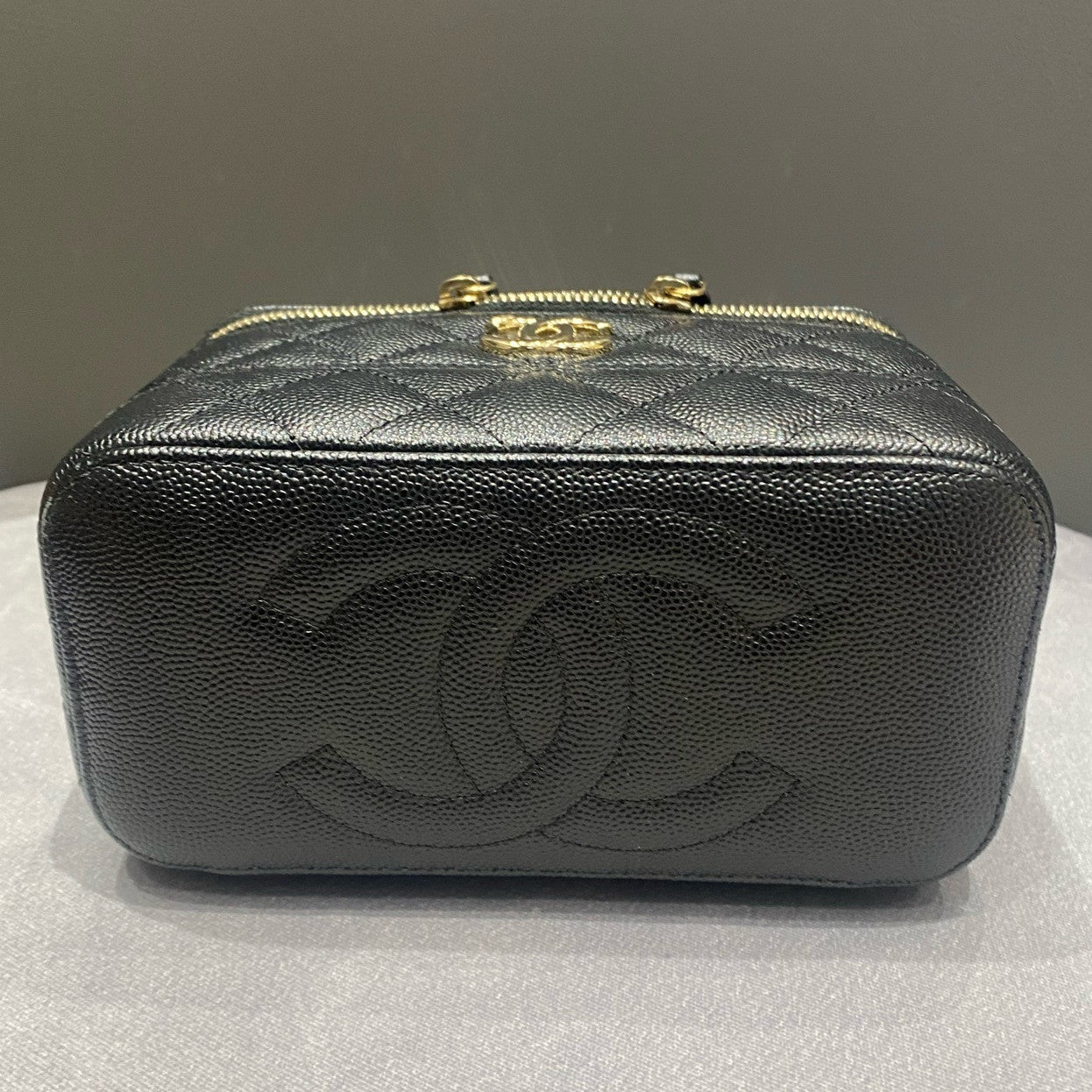 Chanel Black Gold Quilted Vanity Case Handbag Shoulder Bag
