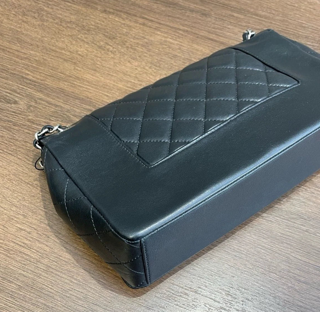 Chanel Diamond Chain Shoulder Bag Crossbody Black Silver Used Women Classic