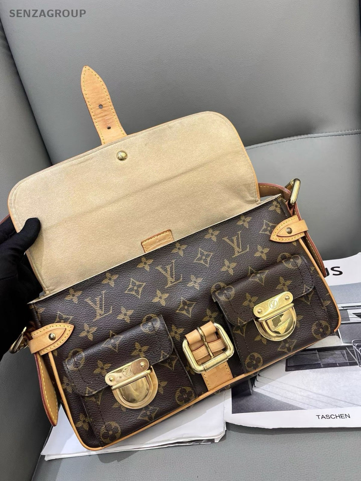 Louis Vuitton Vintage Manhattan Monogram Shoulder bag Brown Women Classic