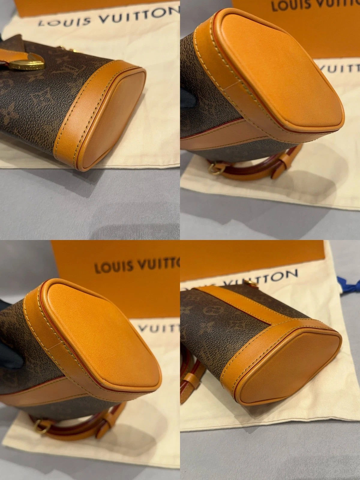 Excellent Louis Vuitton Envelope Pouch Monogram Canvas Crossbody Gold Hardware