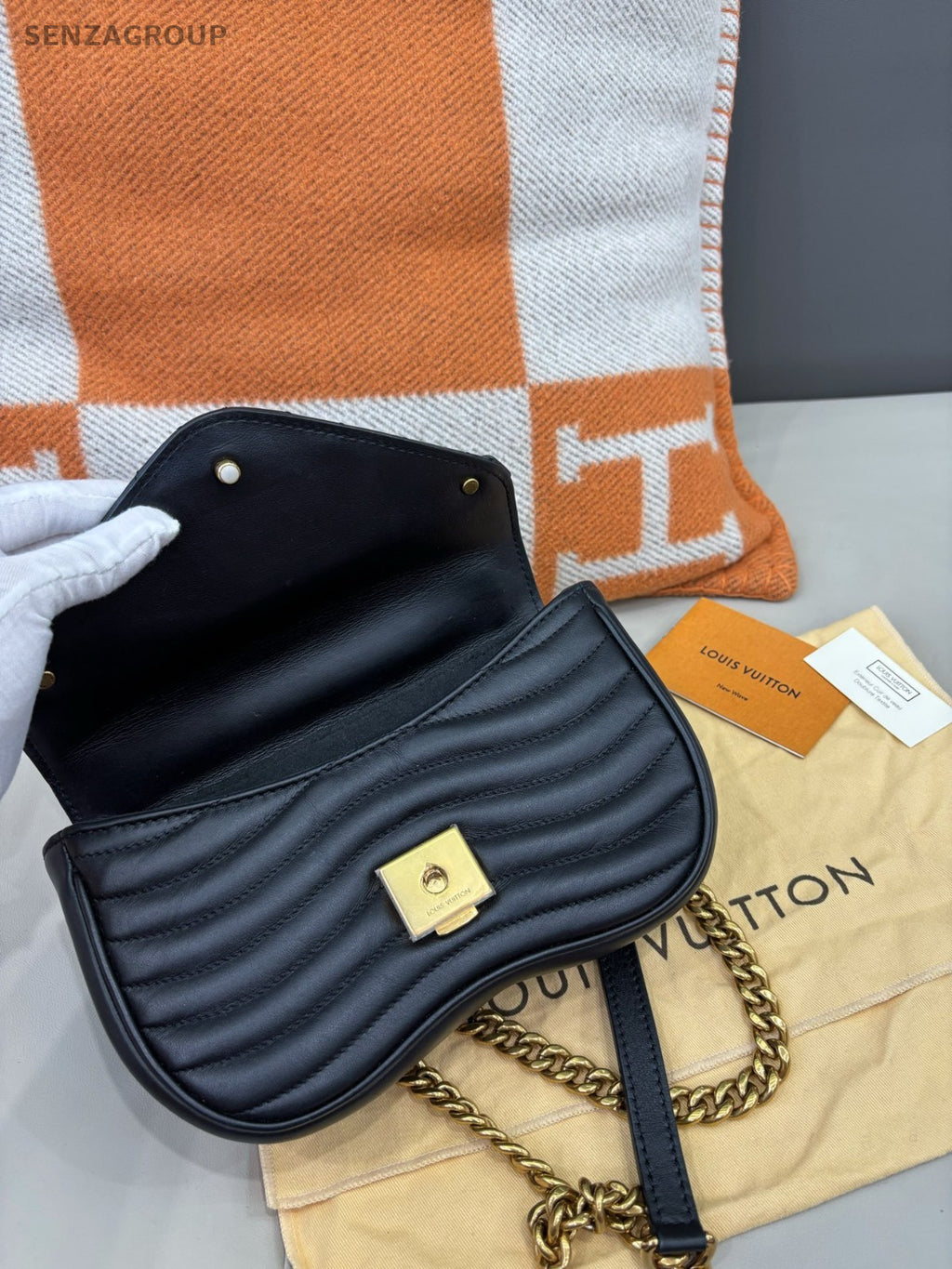 Louis Vuitton New Wave Chain Shoulder bag Black Gold Women Almost Brand NEW
