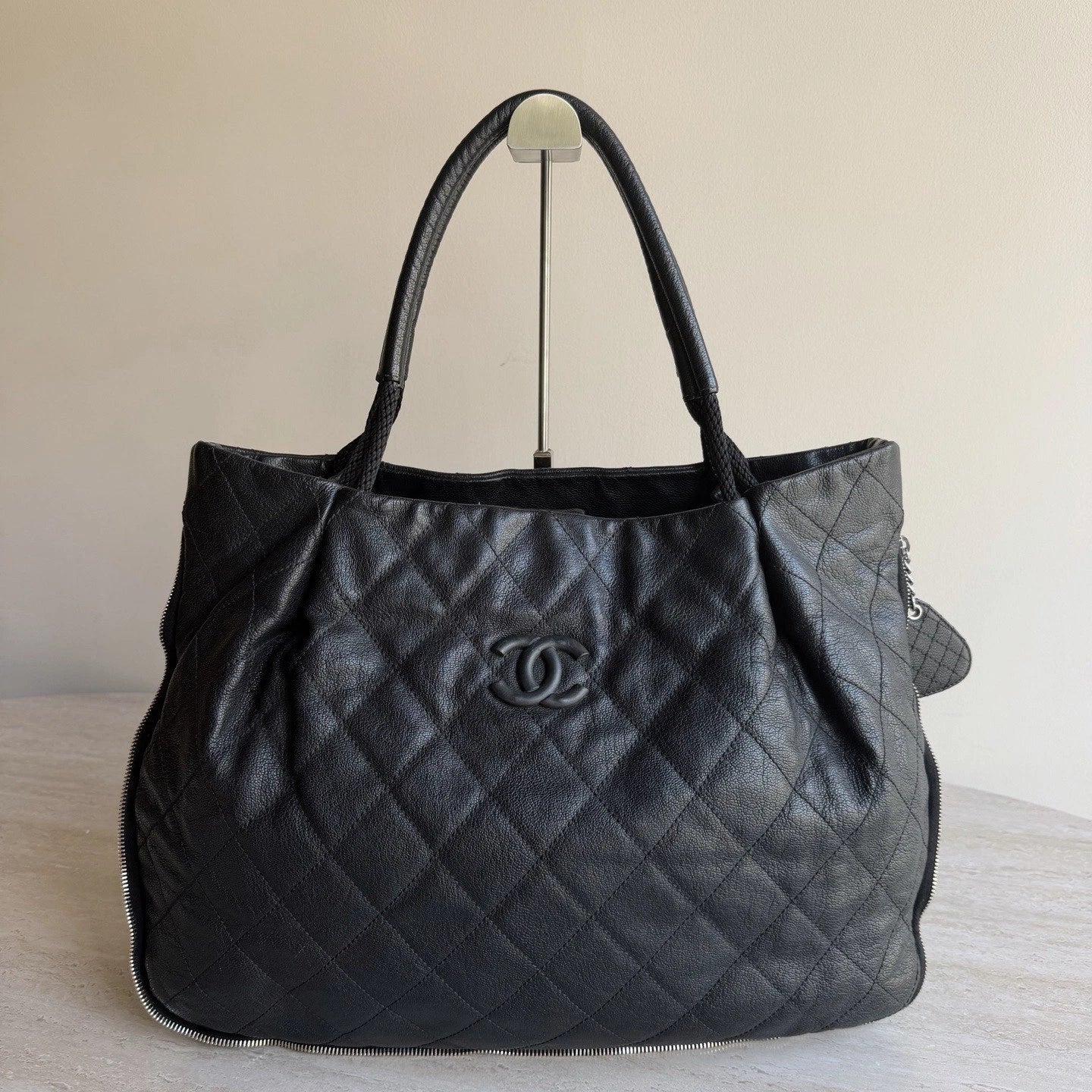 Chanel Diamond Calfskin Leather Tote Black Handbag Shoulder Bag Silver Hardware