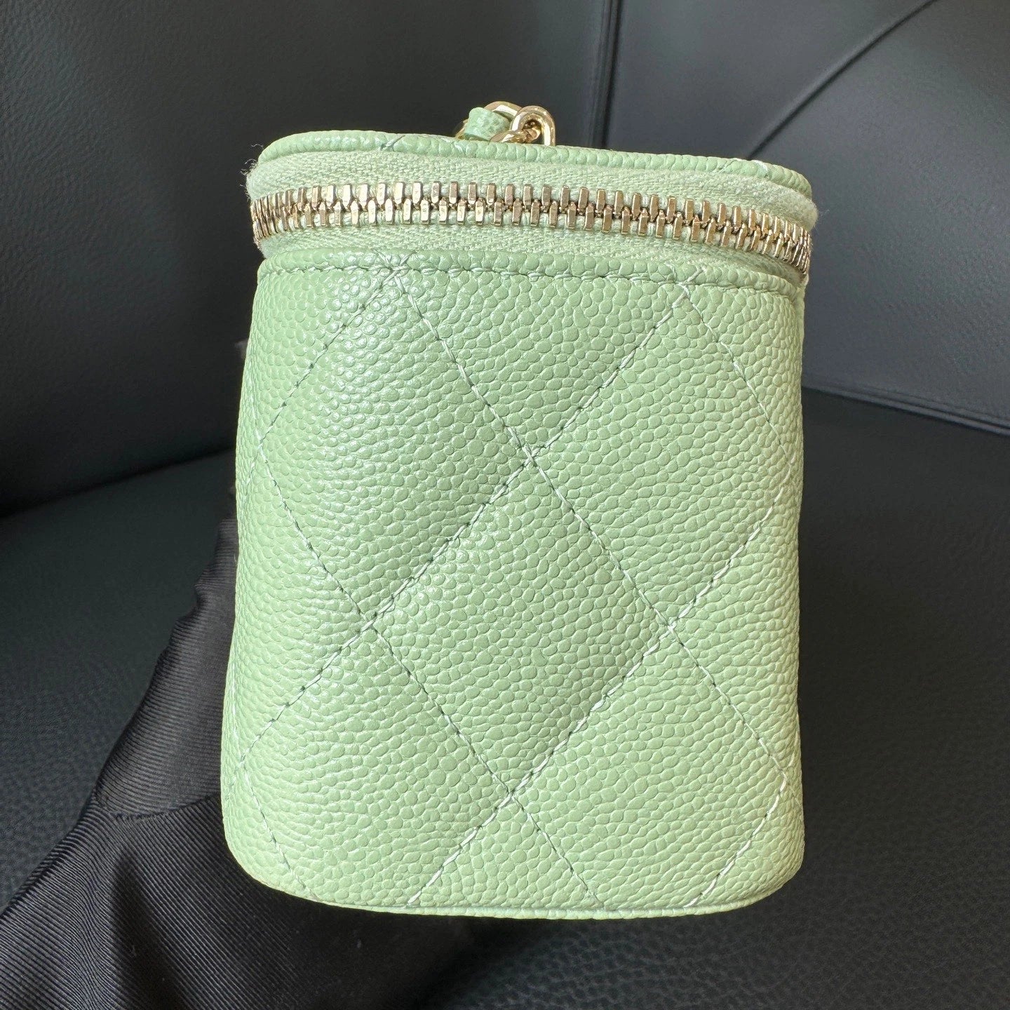 Chanel Vanity Gold Green Crossbody Chain Bag Excellent