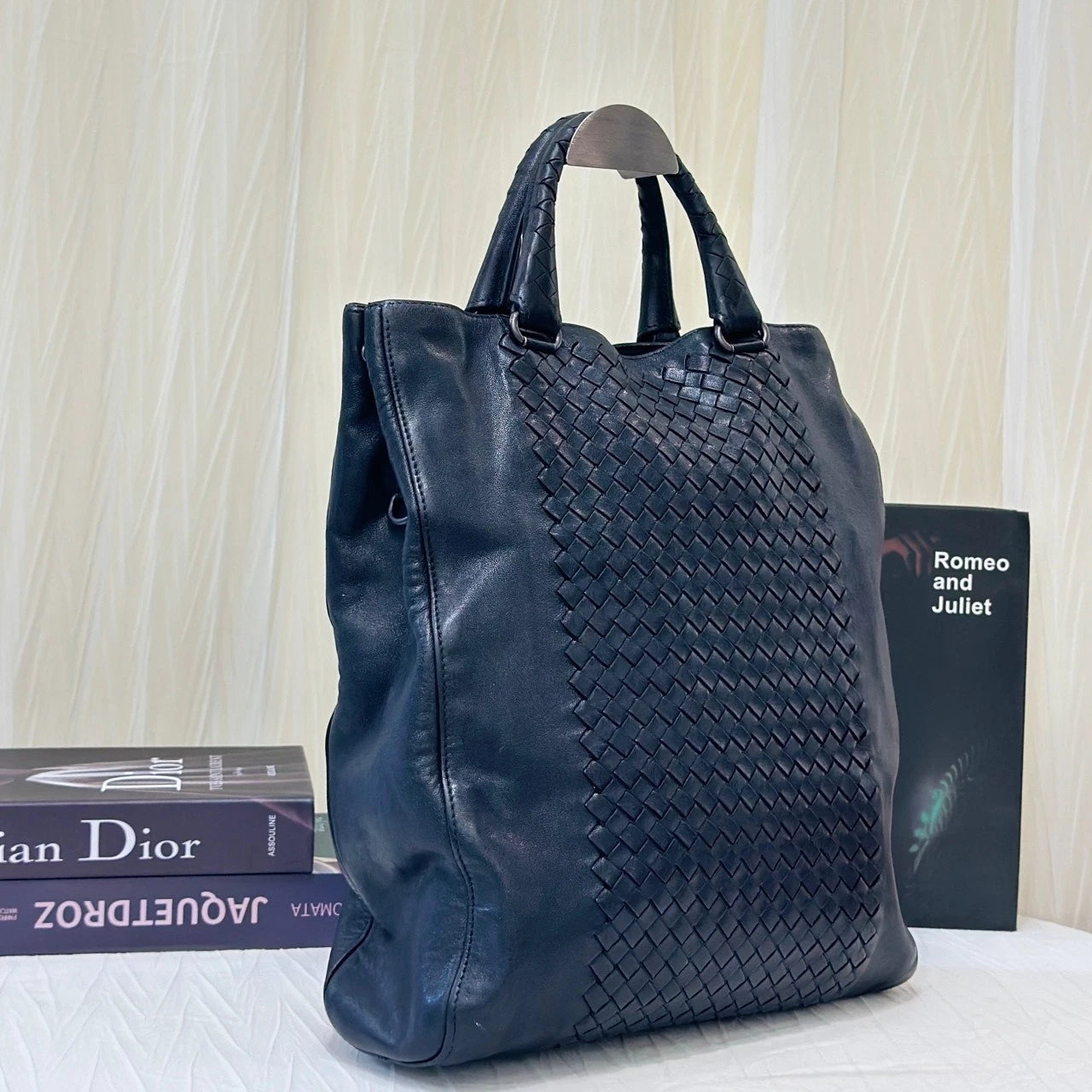 Bottega Veneta Woven Lambskin Handbag For Unisex Adults