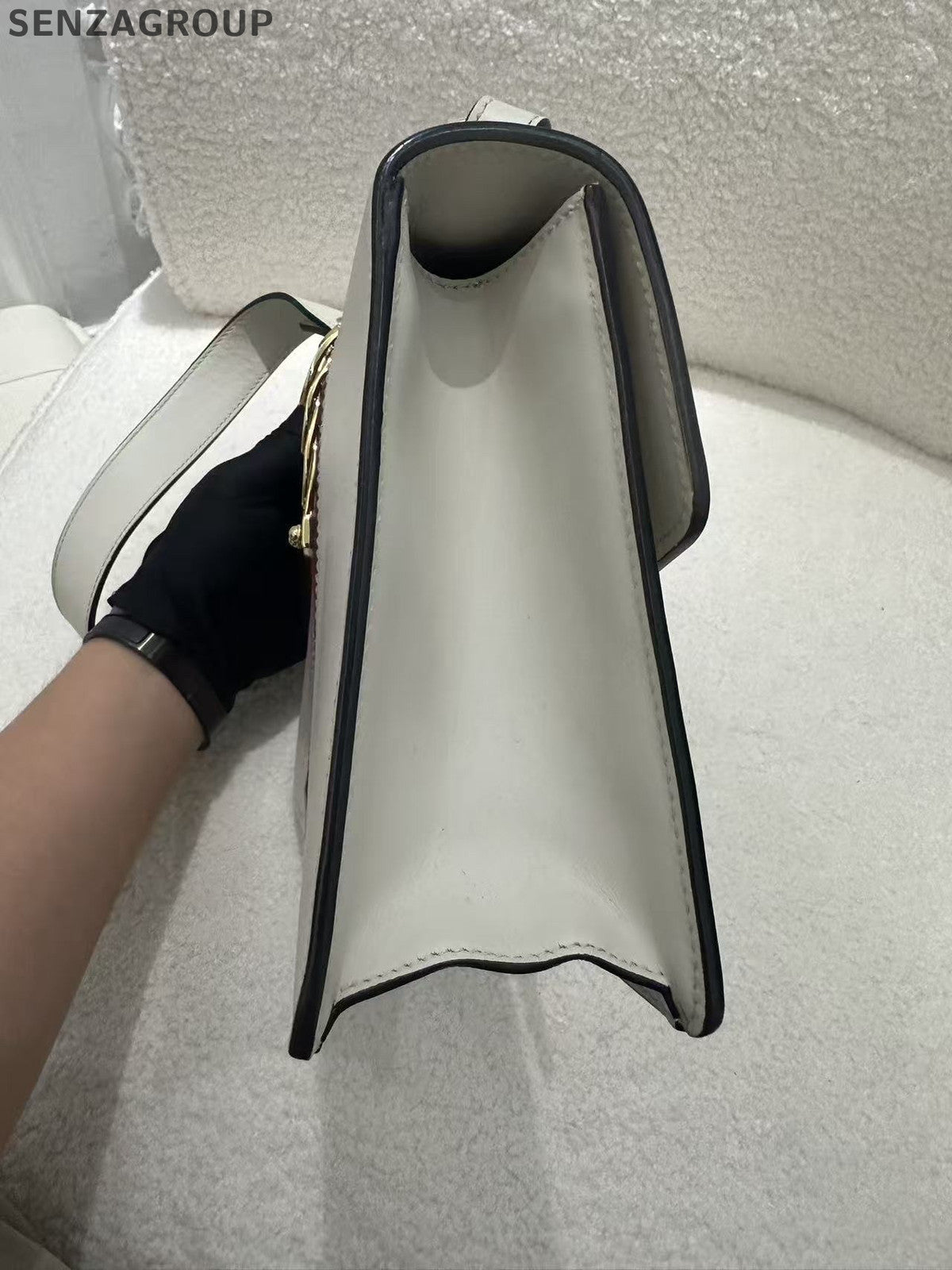 Gucci Sylvie White Gold Buckle Shoulder Bag Women Classic Fashion