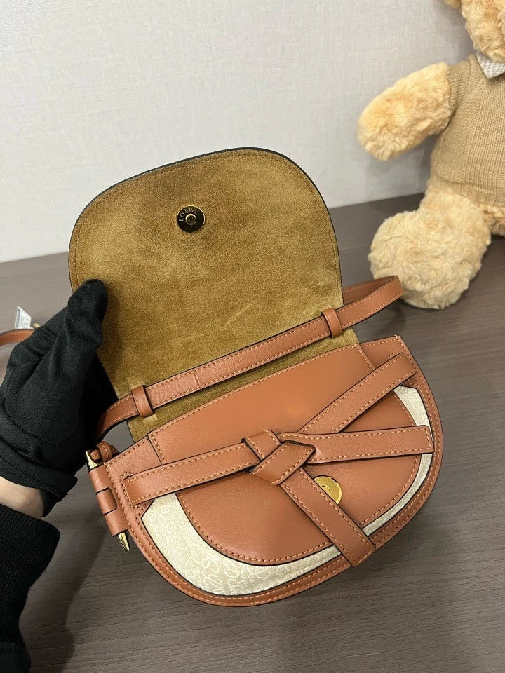 Loewe Gate Saddle Crossbody Excellent