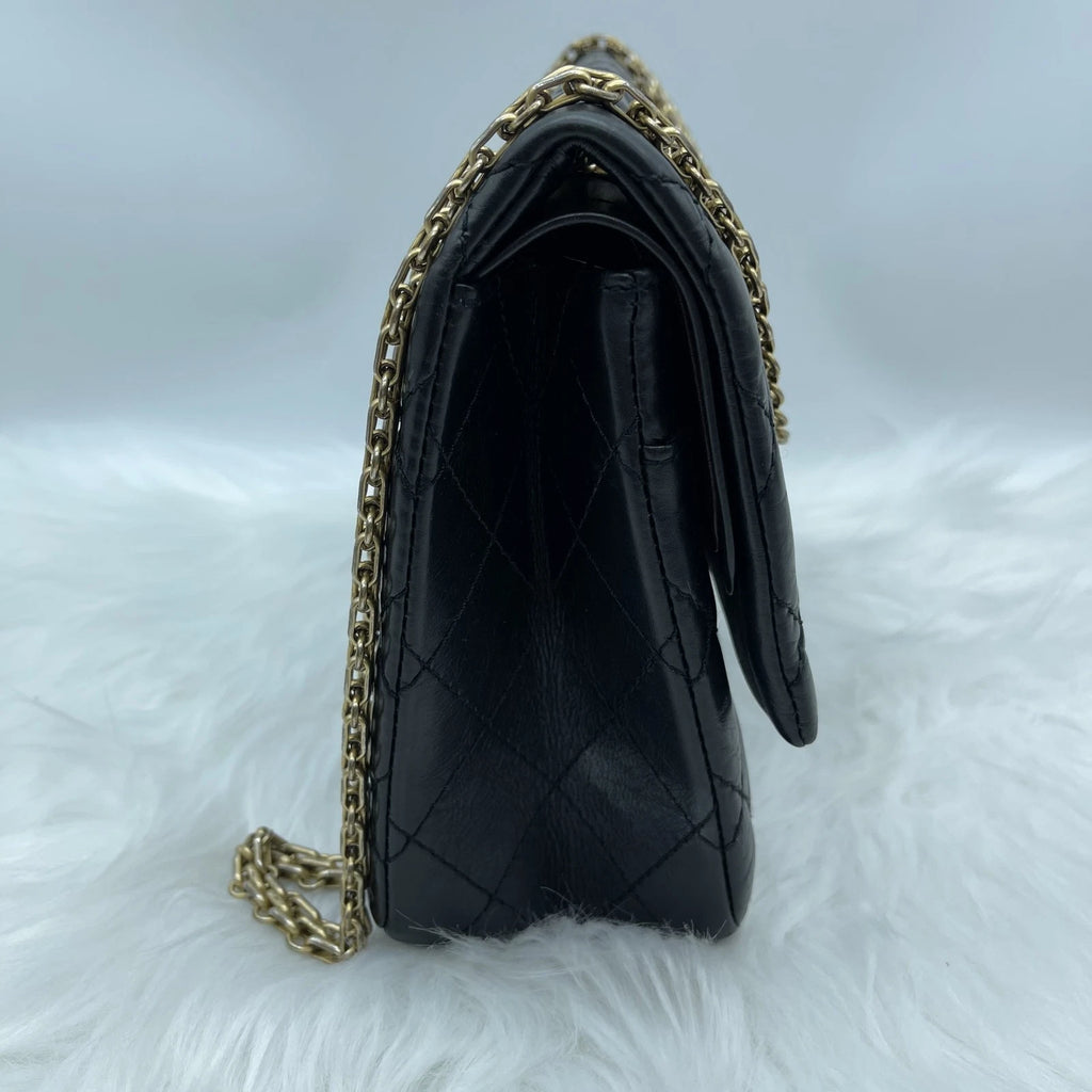 CHANEL Pre-owned Black Gold Chain Shoulder Crossbody Bag For Women