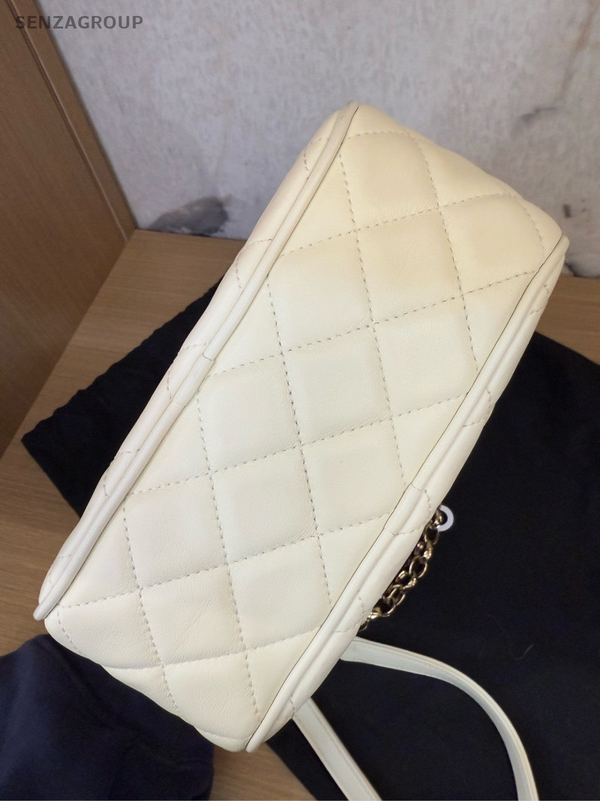 CHANEL Camera bag Diamond pattern White Chain Shoulder bag