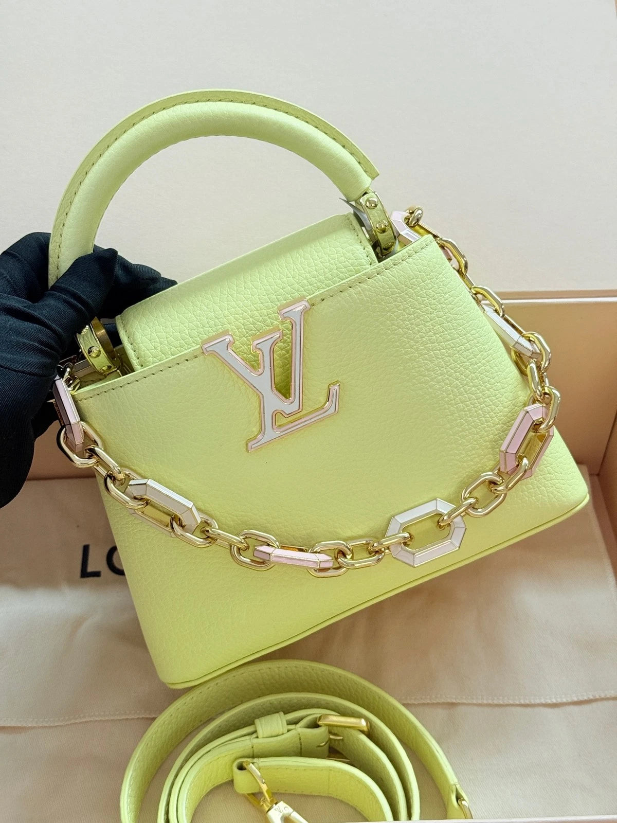 Louis Vuitton Capucines Handbag Top Handle Excellent