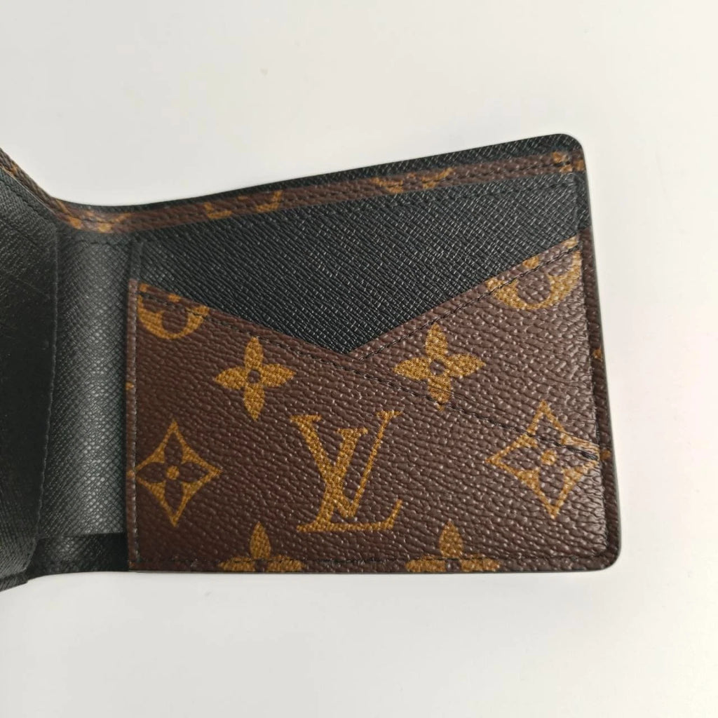 SJ0001 LV Bi Fold Wallet Monogram