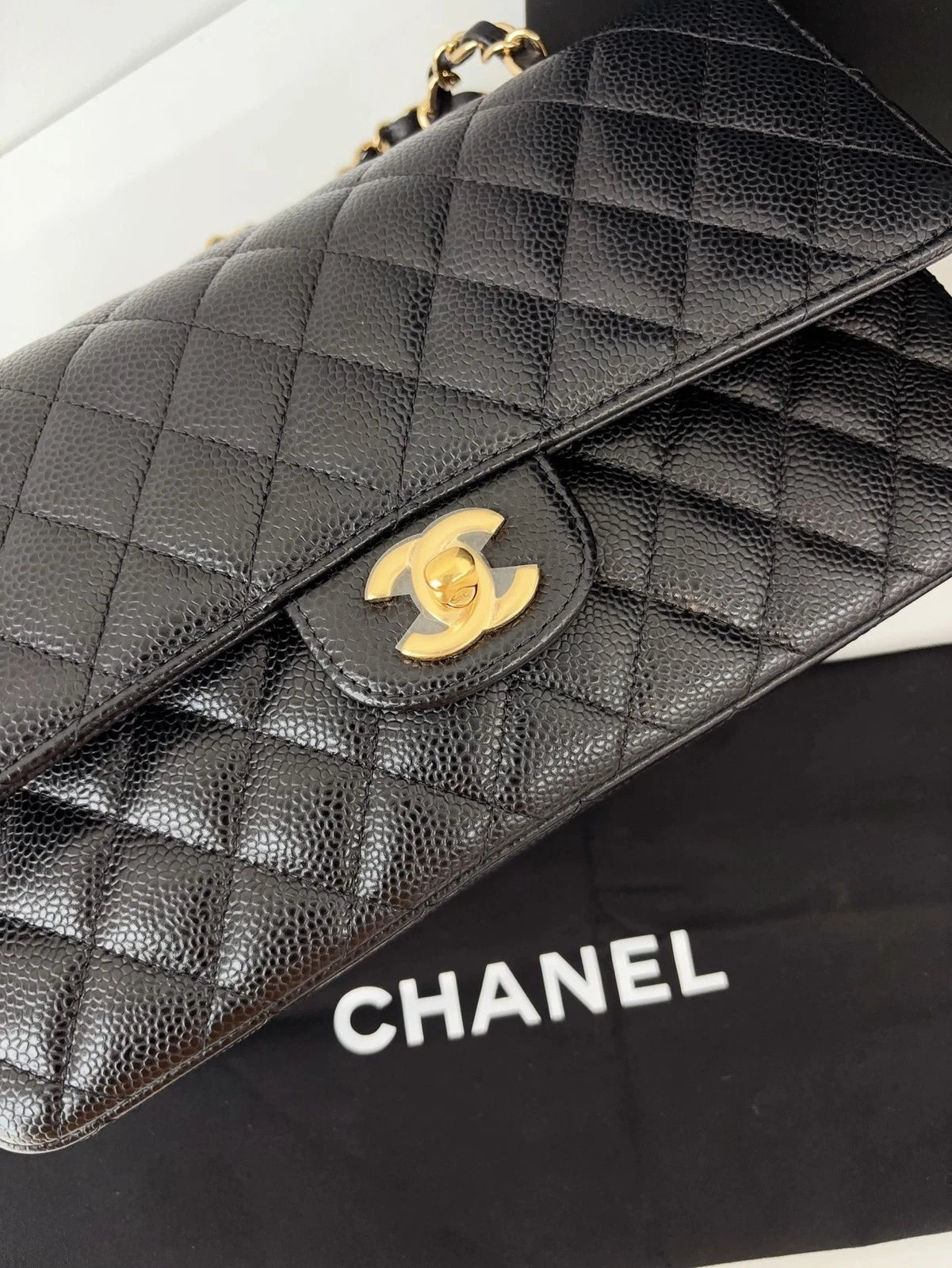 Excellent Chanel Classic Flap MM Gold Chain Black Diamond Shoulder Bag Crossbody
