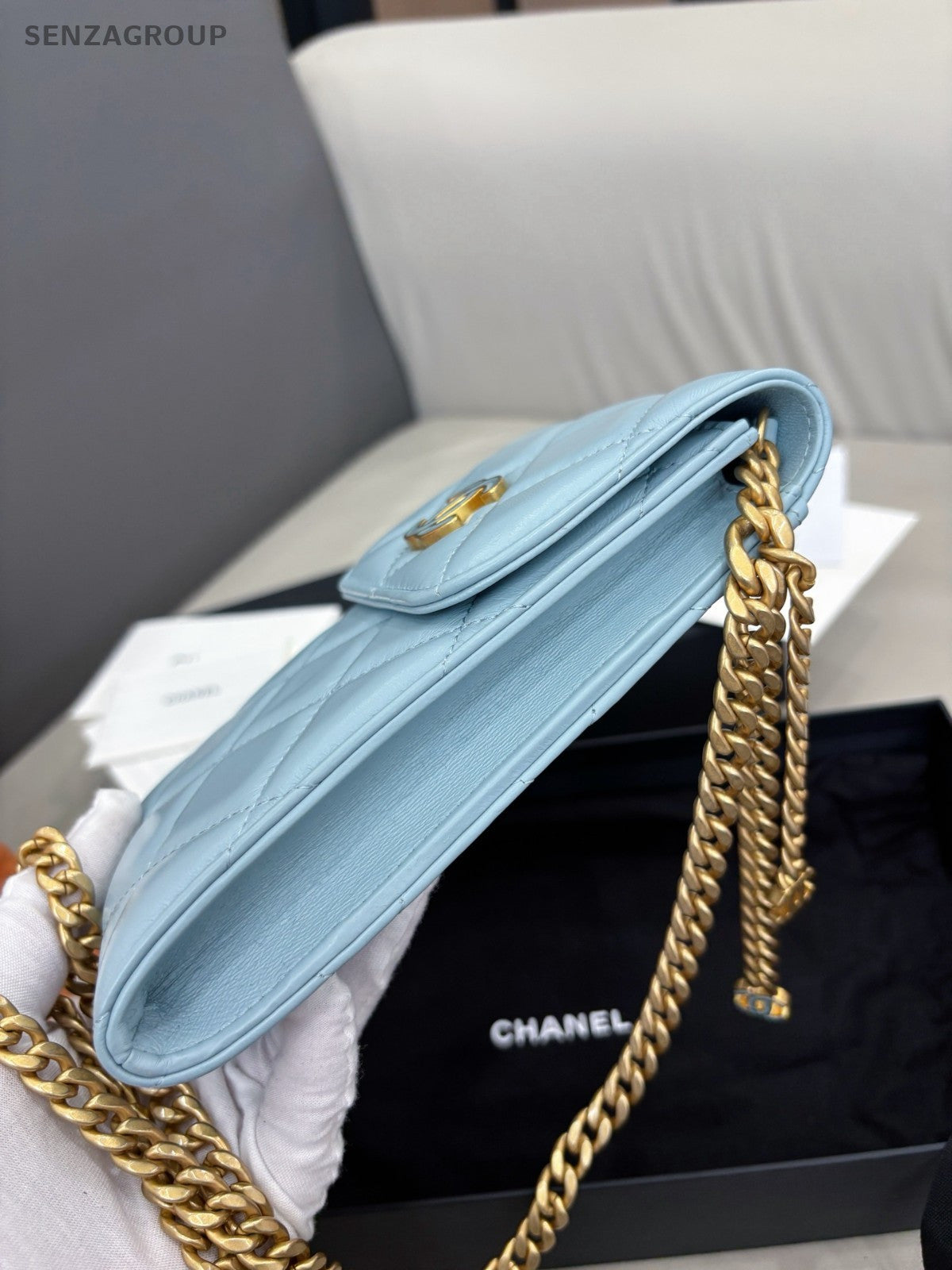 CHANEL CC Enamel clasp Phone case Chain Shoulder bag Almost Brand NEW