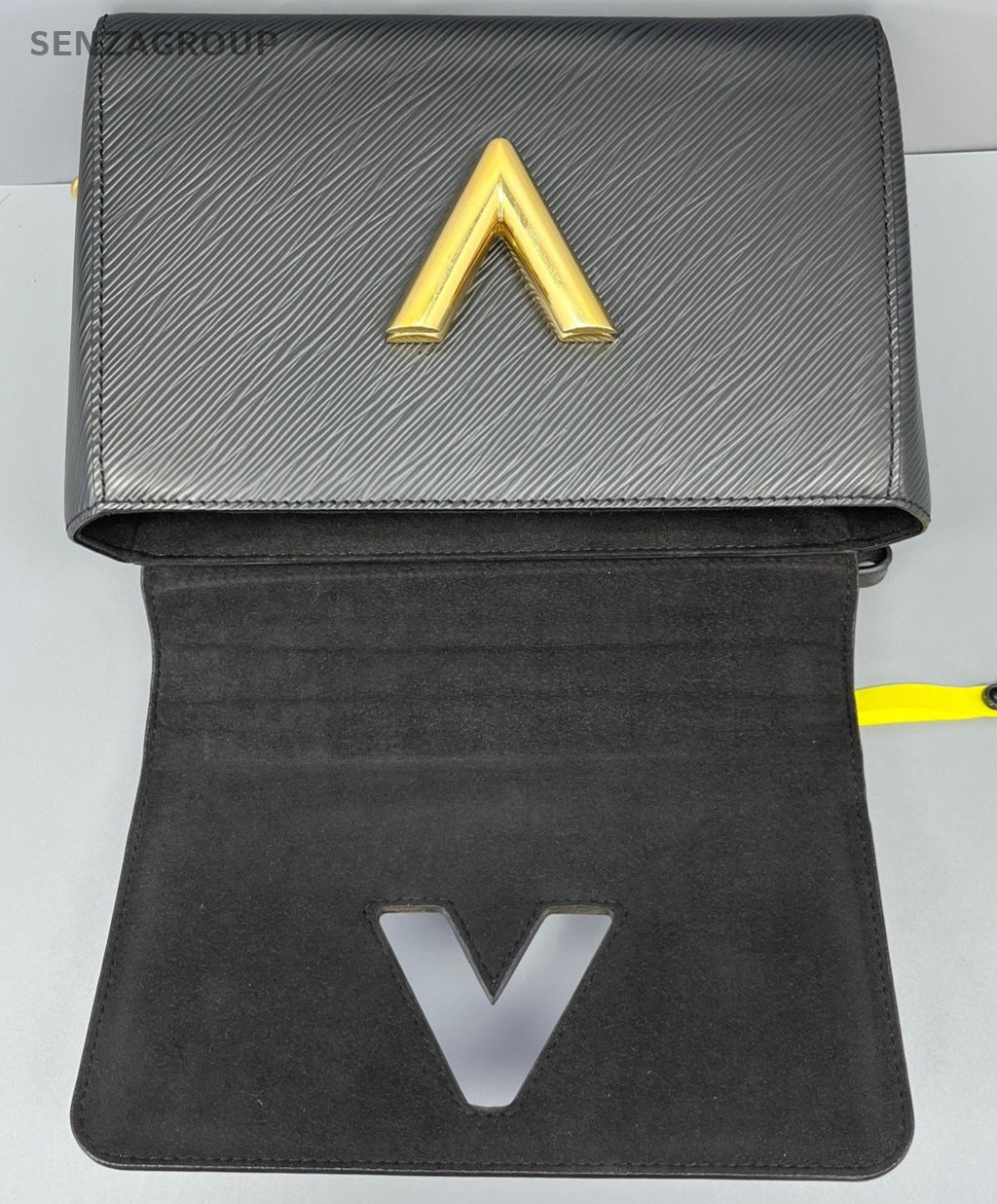 Louis Vuitton twist MM Epi Leather Shoulder Crossbody Bag Black Women