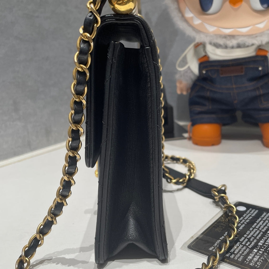 Chanel Black Gold Pearl Chain Shoulder Crossbody Bag Classic Quilted