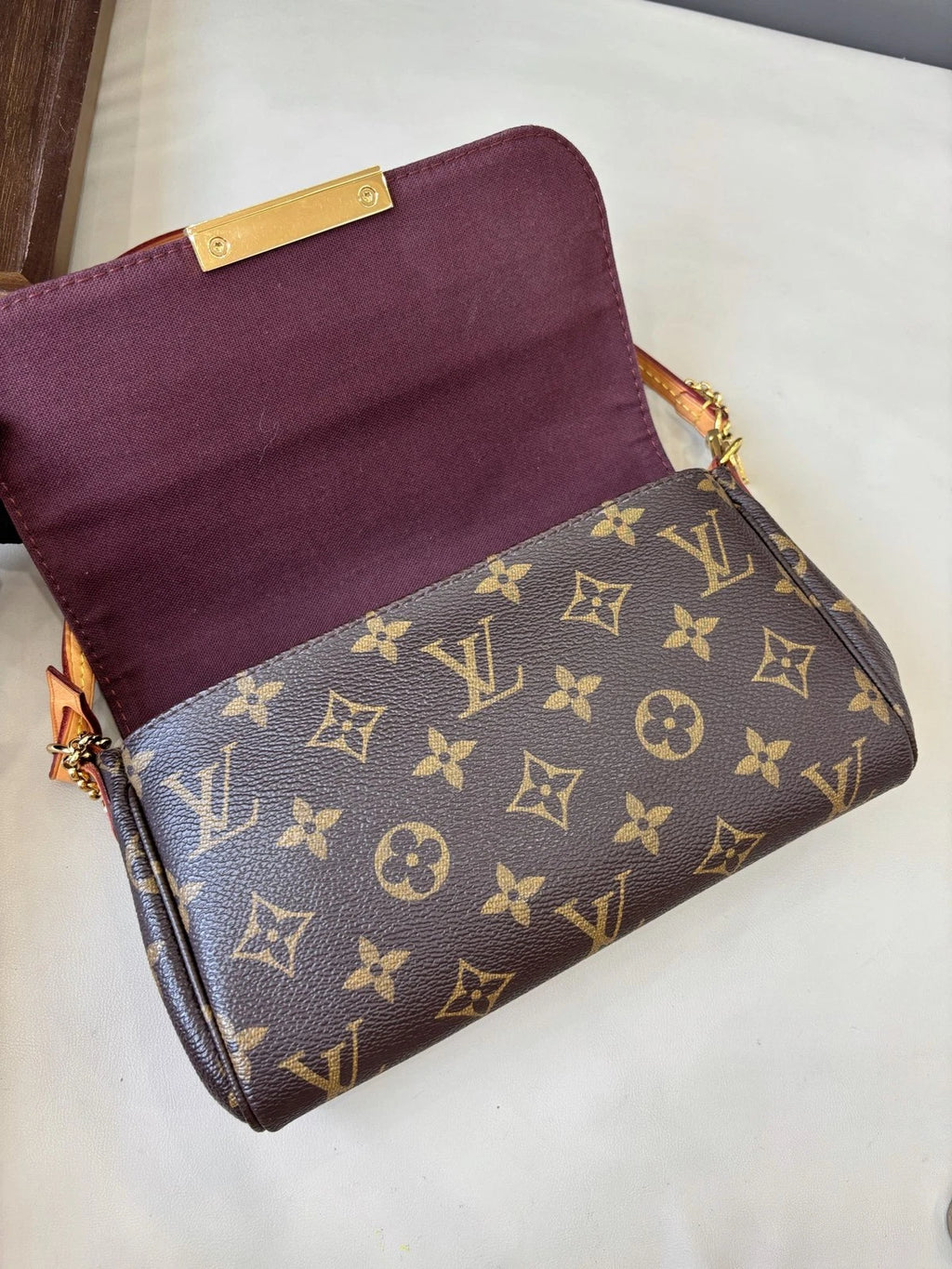 Louis Vuitton Favorite Monogram Canvas Gold Crossbody Handbag Excellent