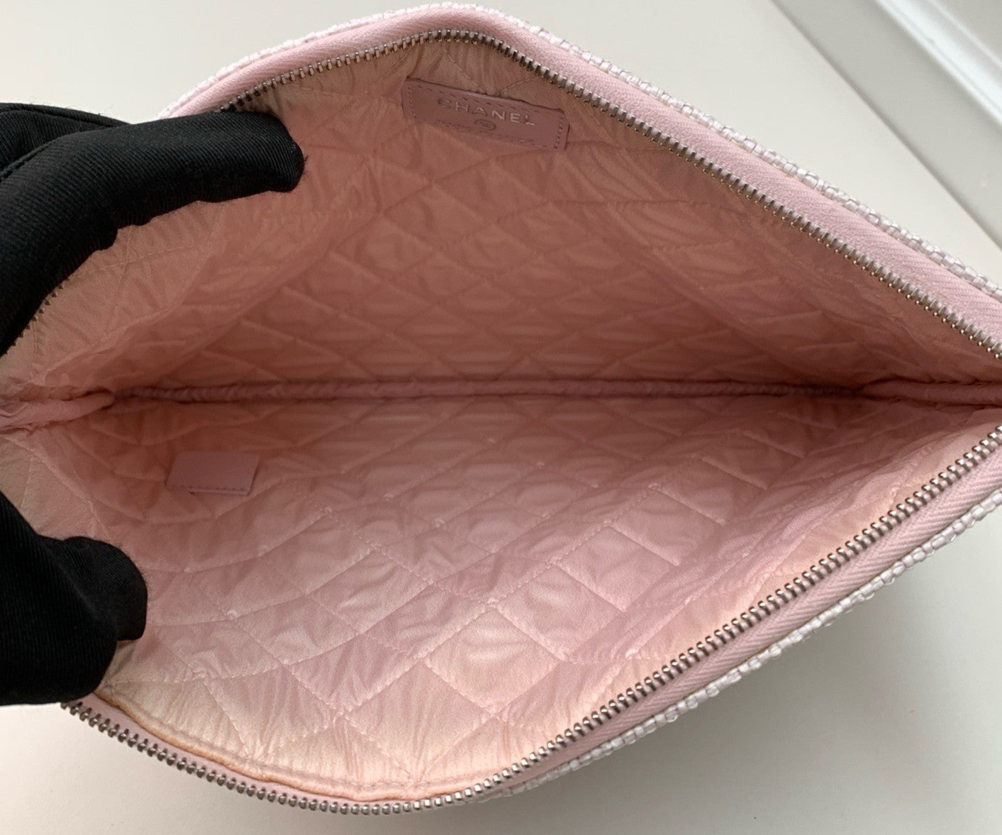 Clutch Chanel com zíper rosa usada designer clássico feminino-
