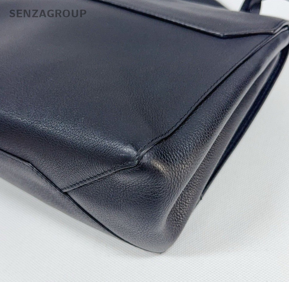 Louis Vuitton lock me MM All-Leather Shoulder Crossbody Bag Women Black