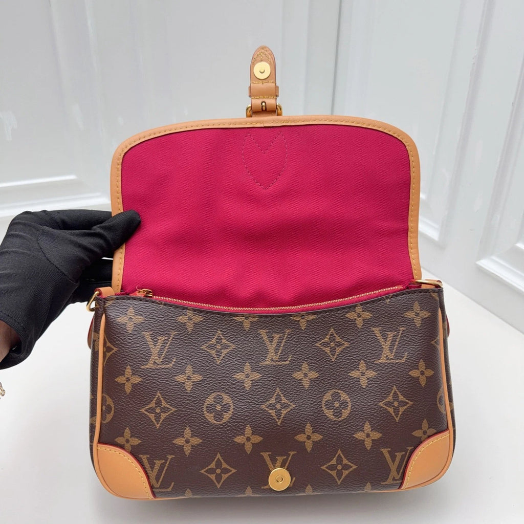 Louis Vuitton Diane Monogram Canvas Red Shoulder Bag Crossbody Excellent