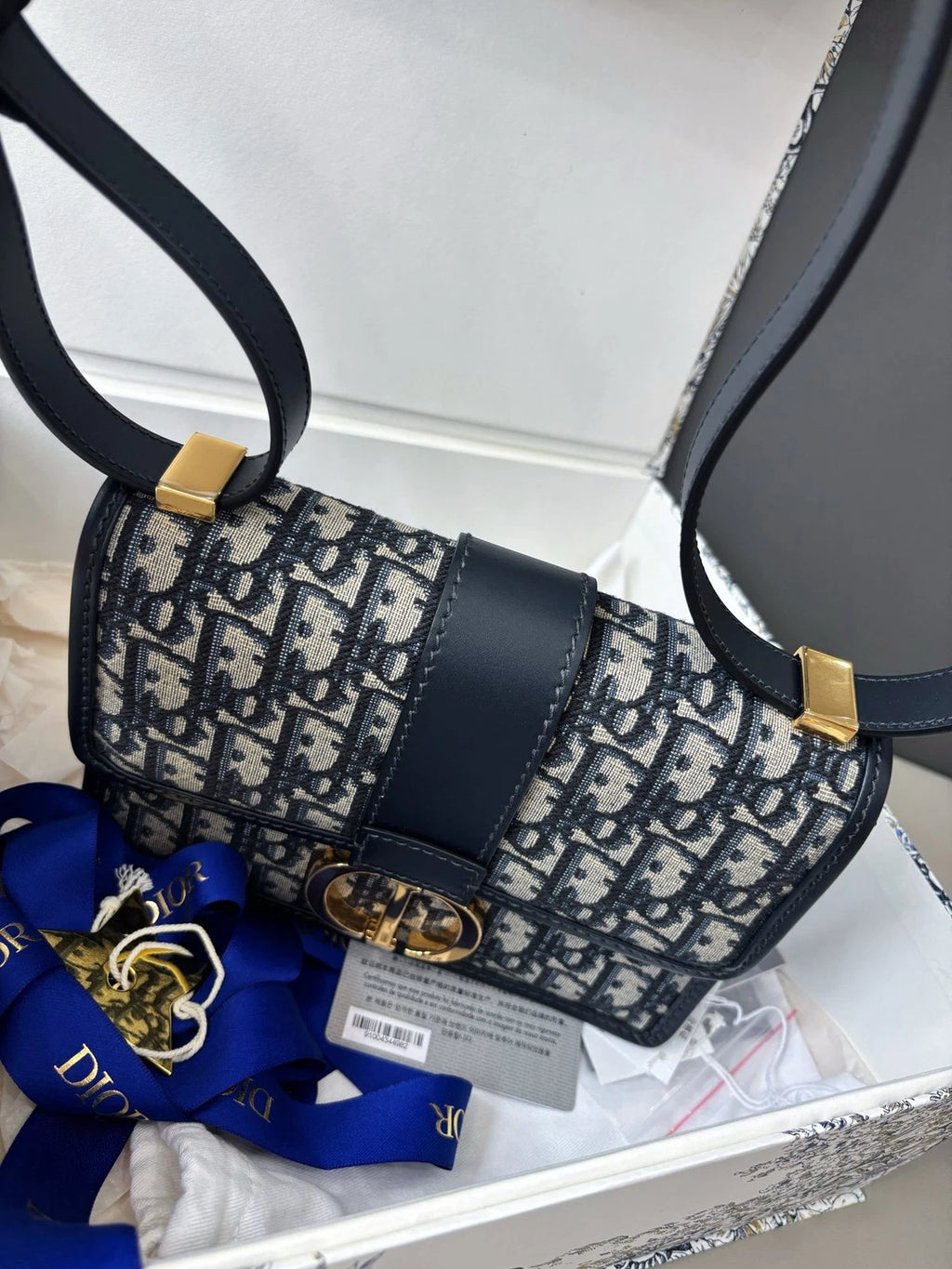 Excellent Christian Dior 30Montaigne PM Blue Oblique Canvas Shoulder Bag GHW
