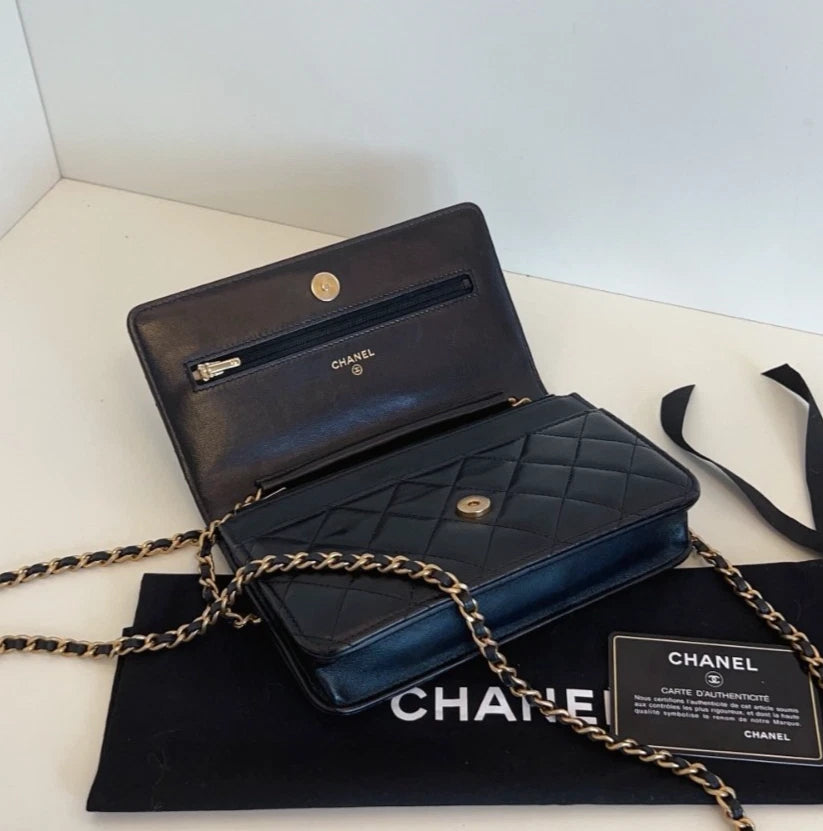 Chanel Woc Diamond Shoulder Bag Crossbody Bag Black Excellent