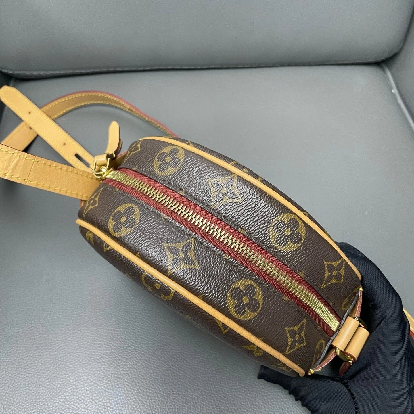 Louis Vuitton Monogram Canvas Round Shoulder Crossbody Handbag For Women