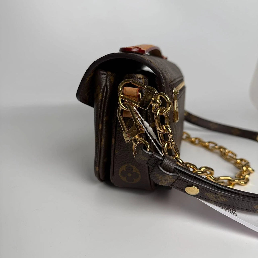 SJ0001 Louis Vuitton Metis east west monogram Z