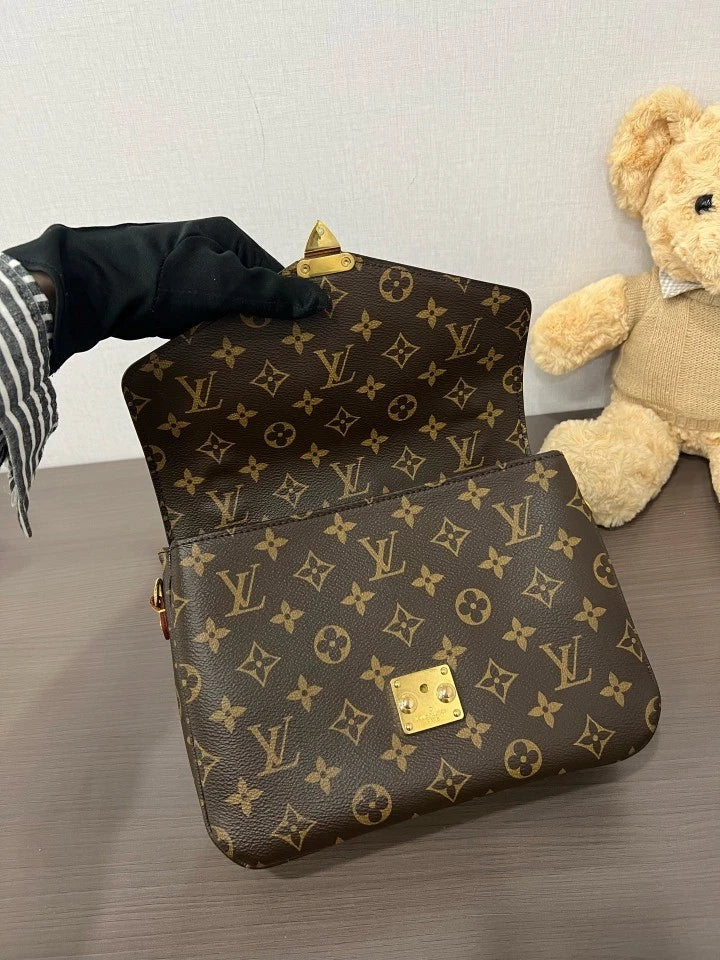 Louis Vuitton Pochette Metis Monogram Canvas Messenger Shoulder Crossbody