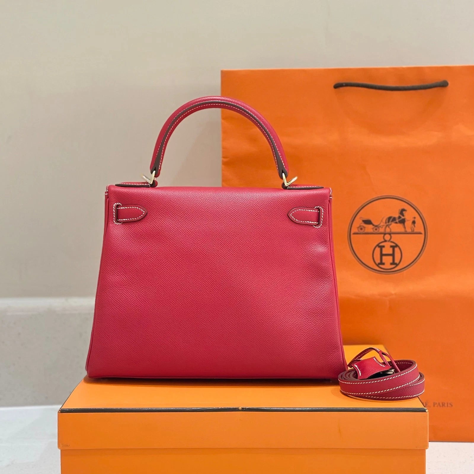 Hermes Red Gold Kelly28 Epsom Top Handle Bag For Women
