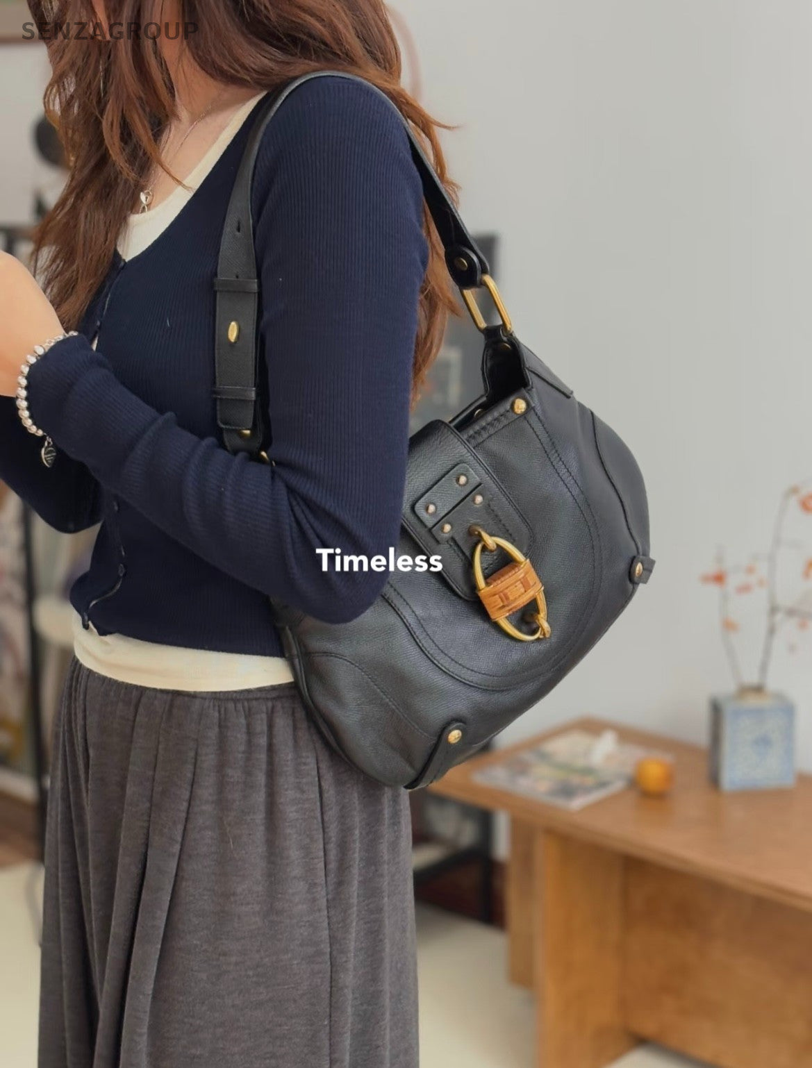 Ferragamo Hobo Horseshoe buckle Shoulder bag Women Black