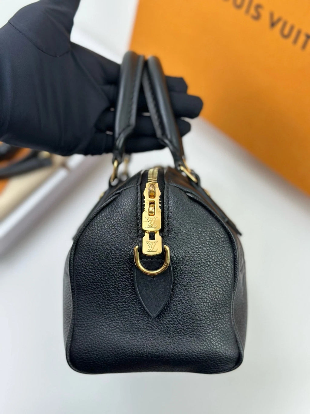 Louis Vuitton Speedy20 Monogram Black Gold Crossbody Handbag Excellent
