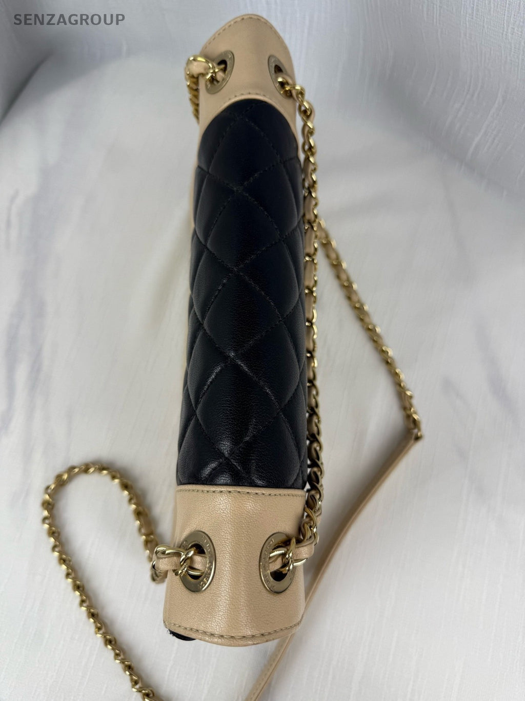 CHANEL 15K Black-Gold Lambskin Chain Shoulder bag Crossbody Women
