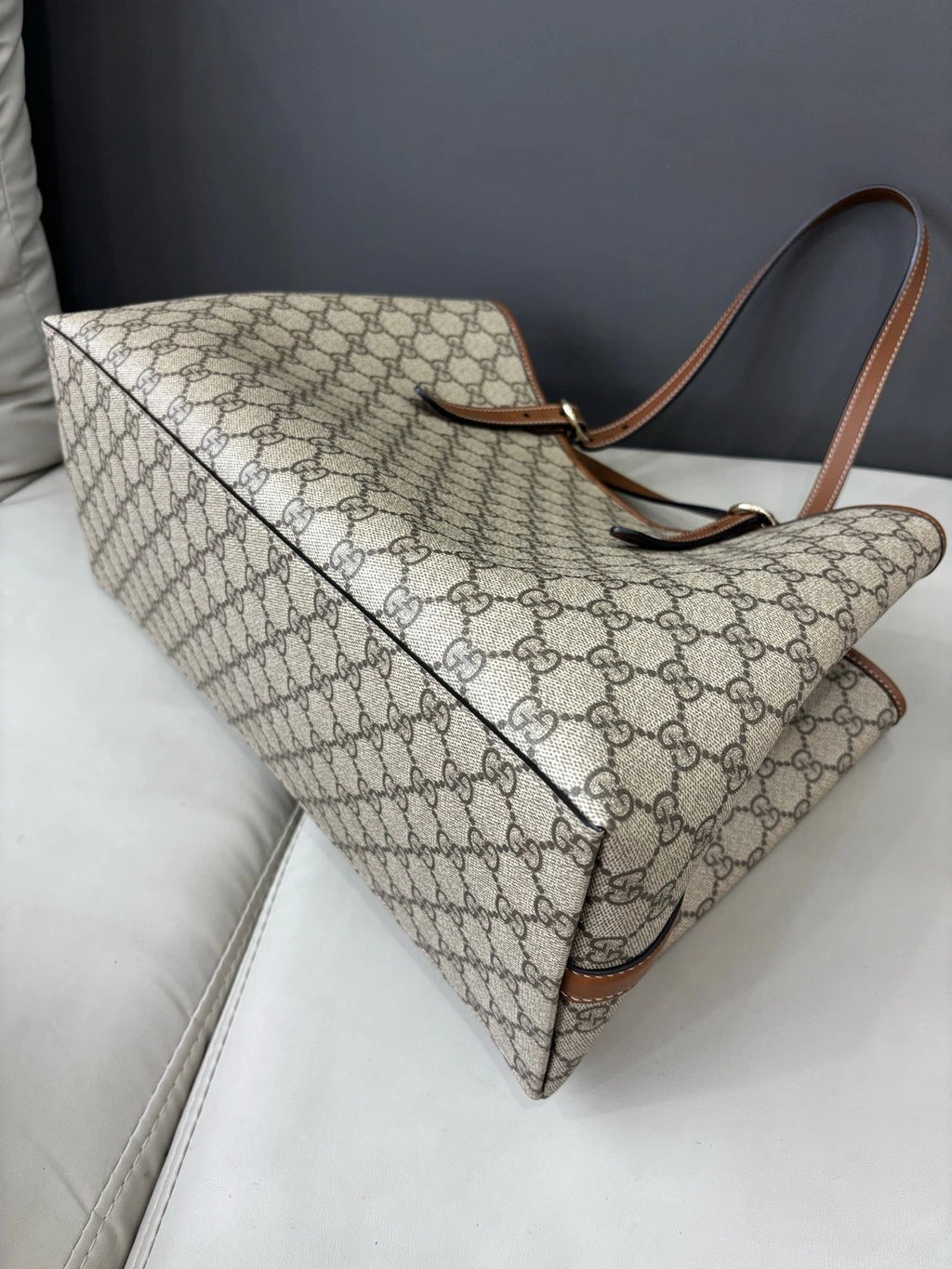 Excellent Condition Gucci Emblem GM Monogram Canvas Tote Beige Shoulder Bag