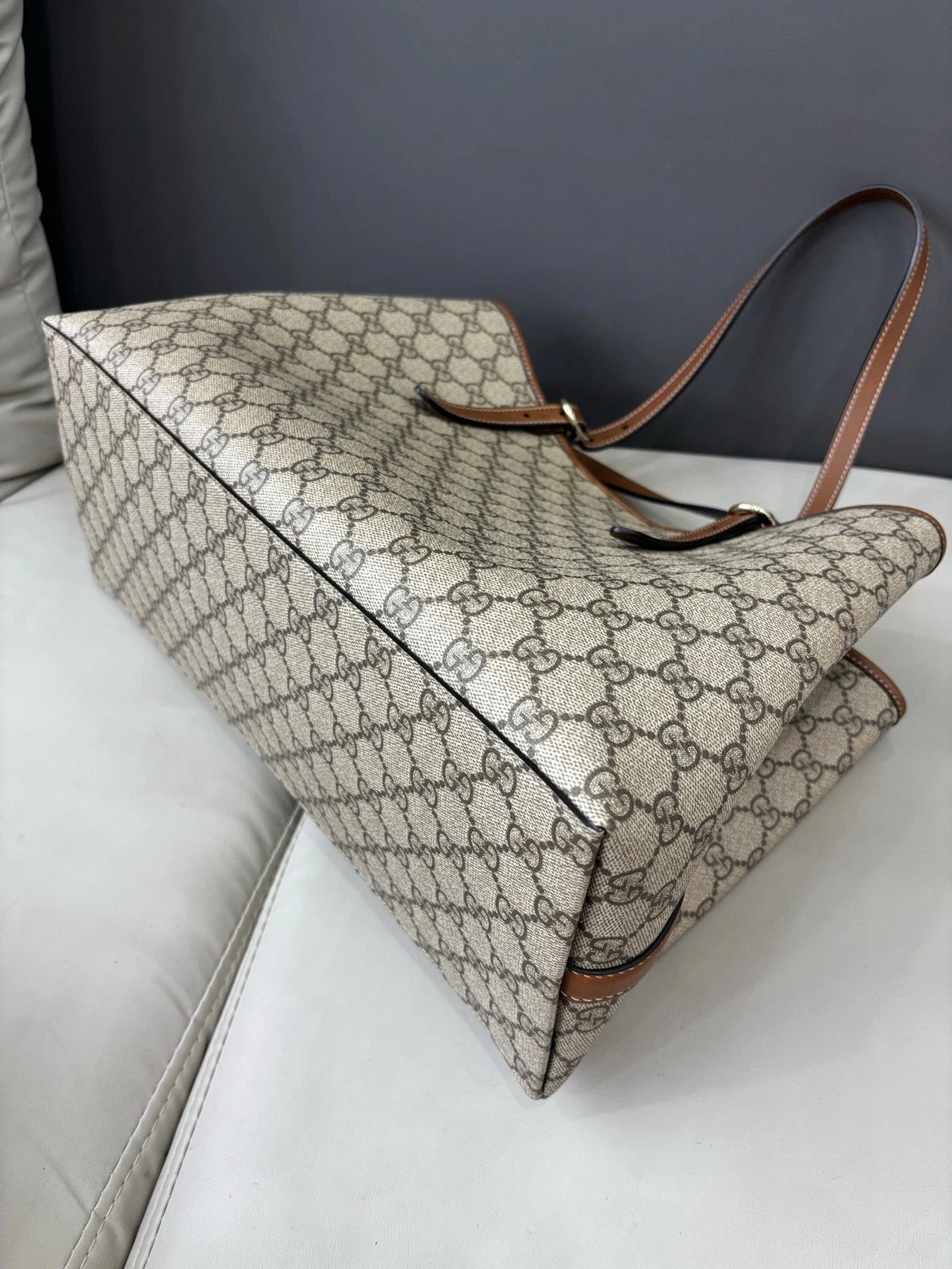 Excellent Condition Gucci Emblem GM Monogram Canvas Tote Beige Shoulder Bag