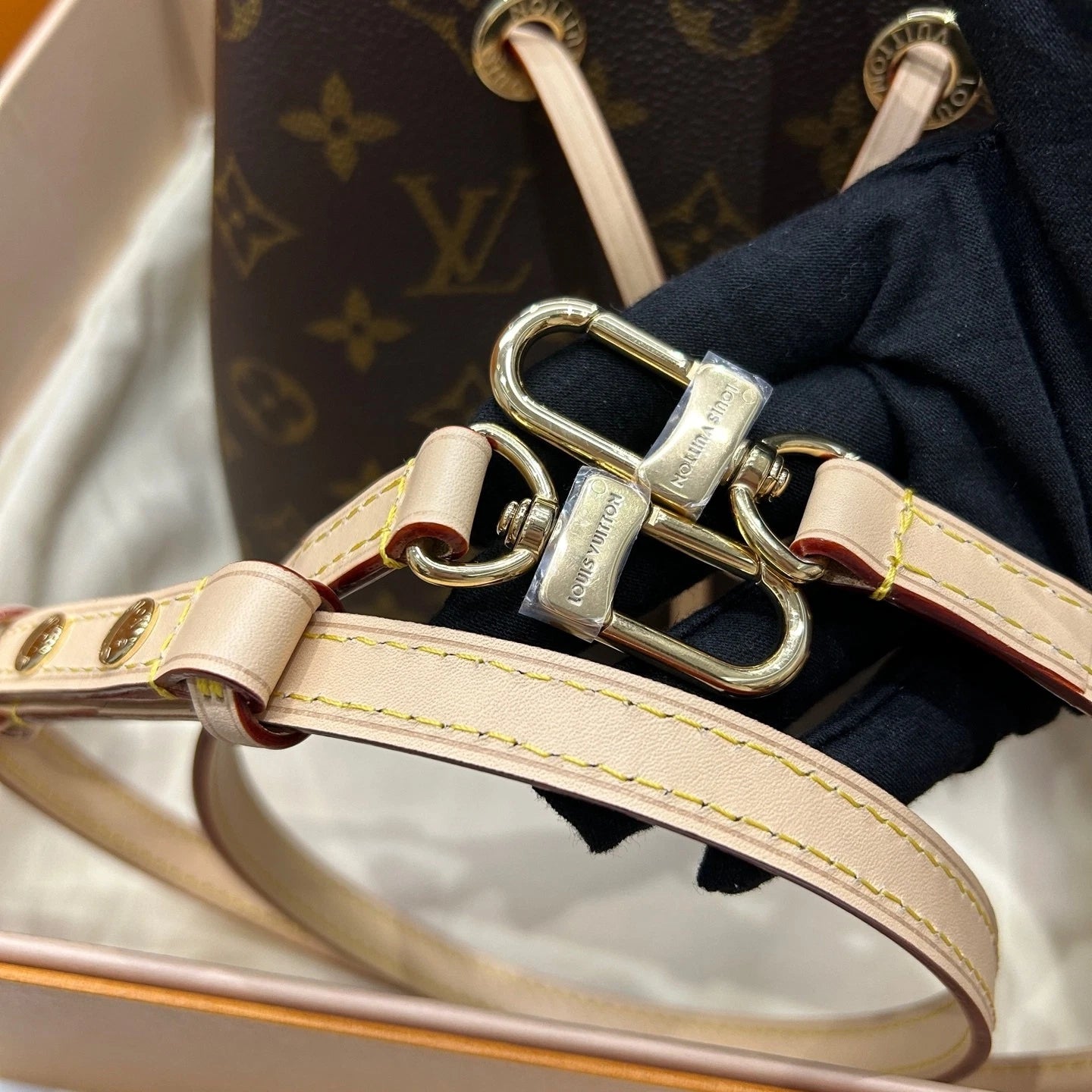 Louis Vuitton NeoNoe Monogram Canvas Mini Bucket Shoulder Crossbody Bag