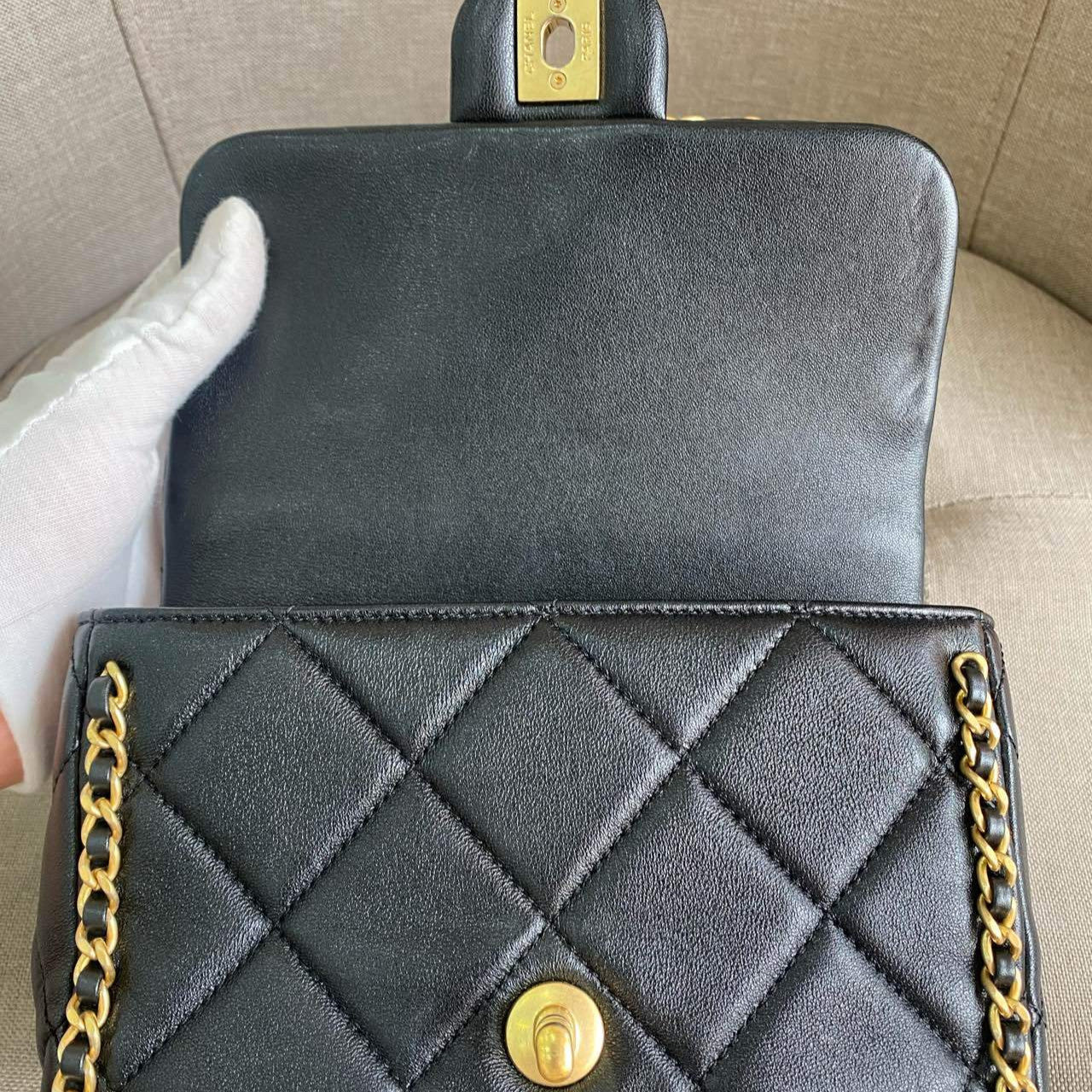 Chanel 24B Quilted Chain Shoulder Crossbody Bag Black Gold Classic