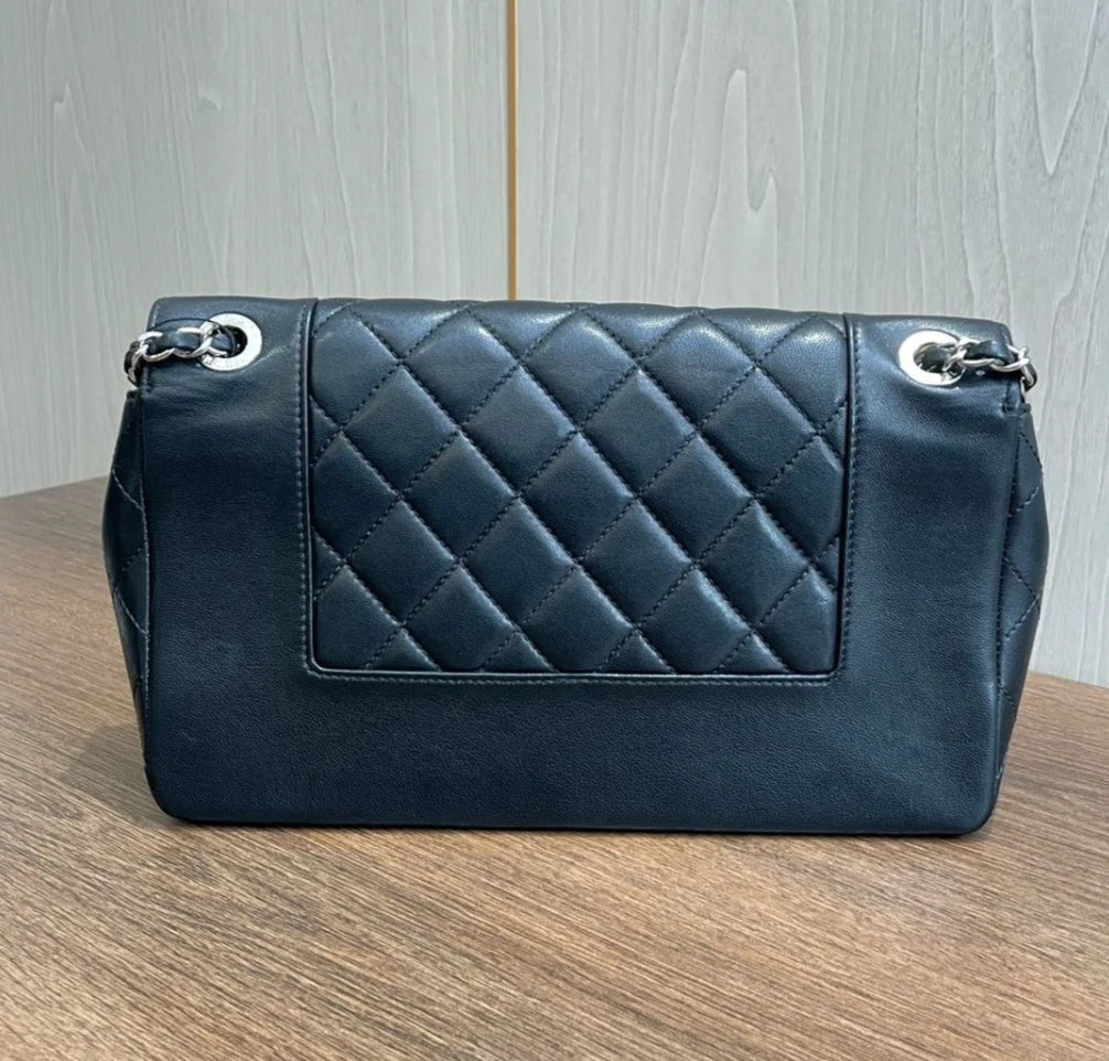 Chanel Diamond Chain Shoulder Bag Crossbody Black Silver Used Women Classic