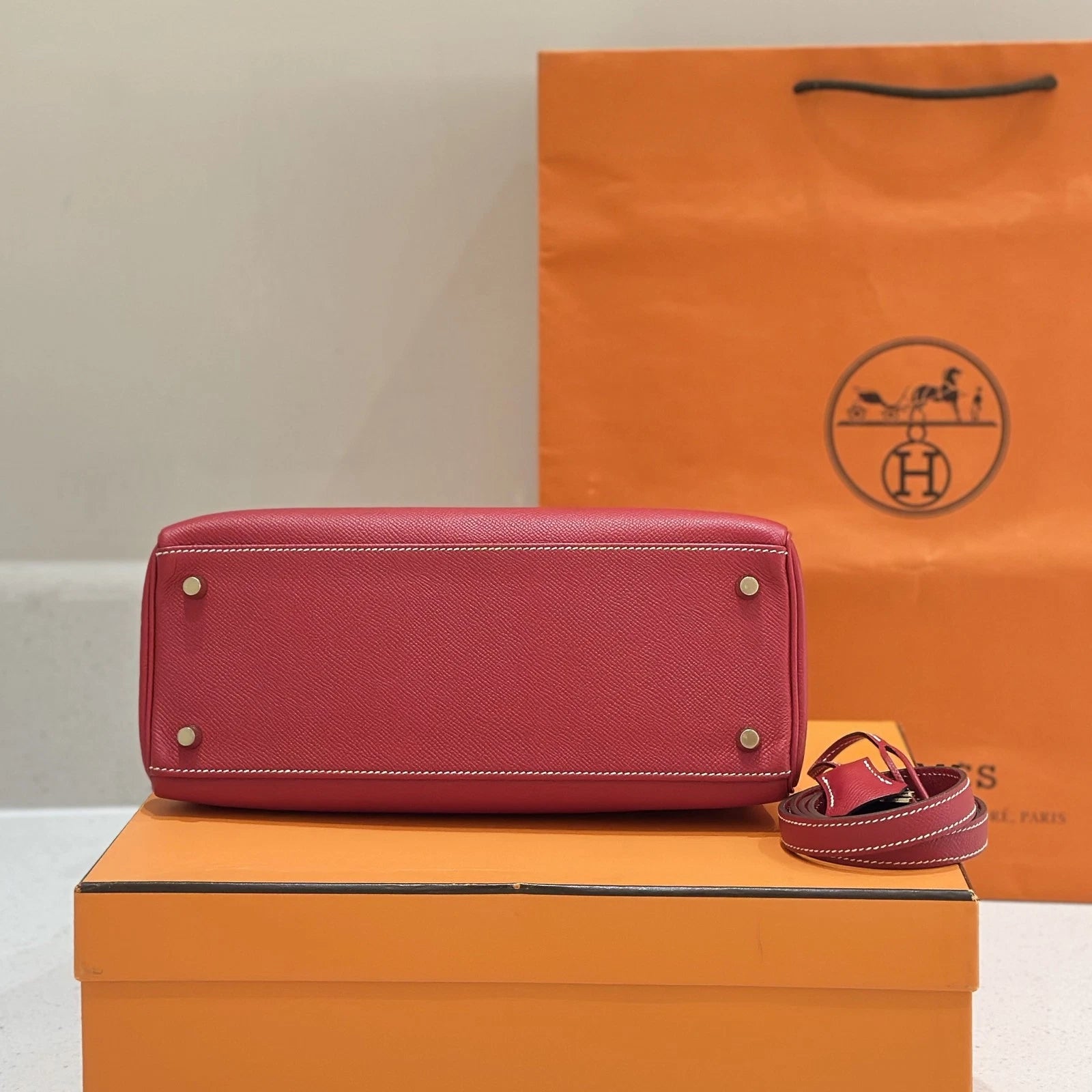 Hermes Red Gold Kelly28 Epsom Top Handle Bag For Women