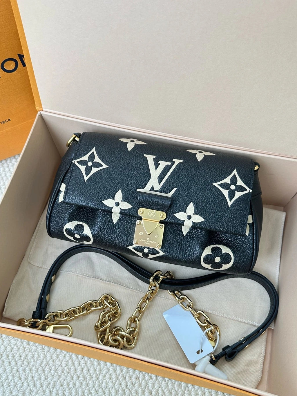 Louis Vuitton Black White Leather Cloud Shoulder Bag For Women